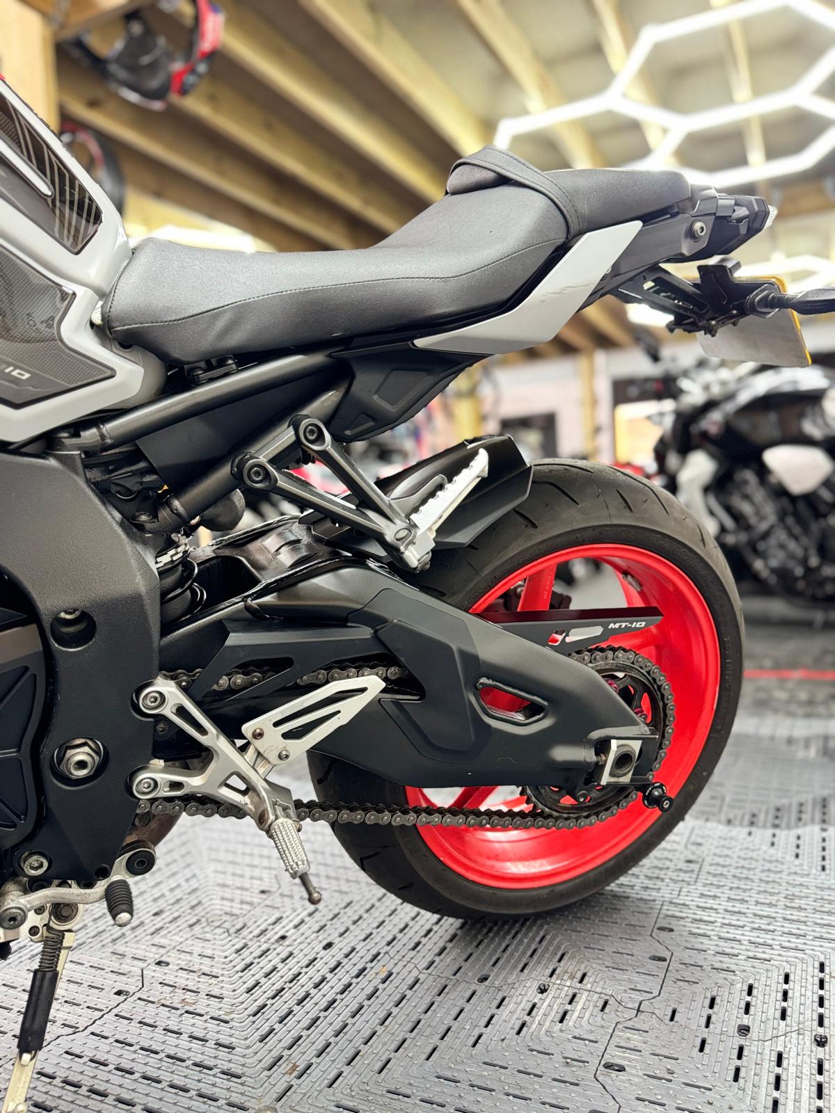 YAMAHA MT-10 - Image 10