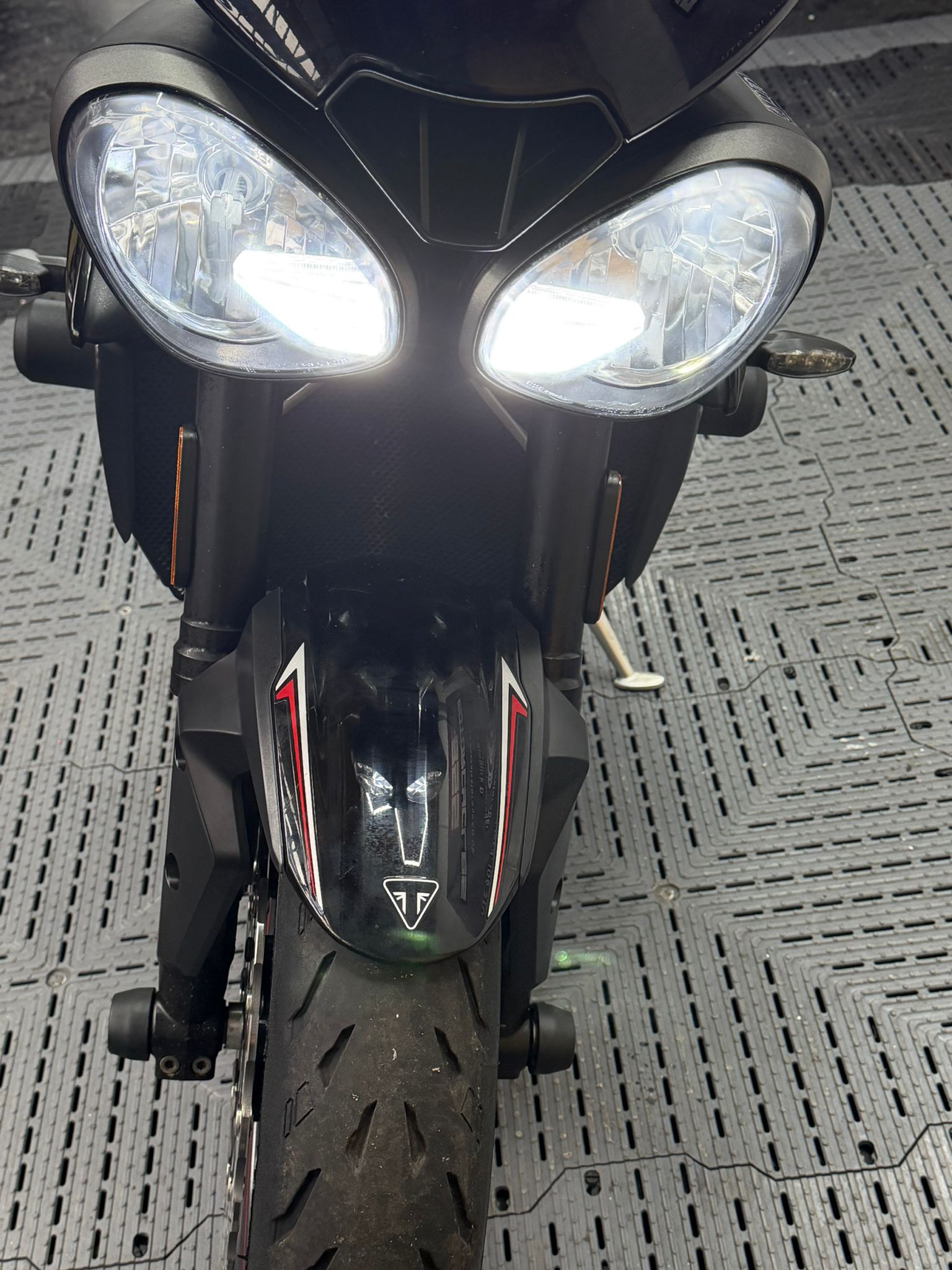 TRIUMPH STREET TRIPLE 765 R - Image 4