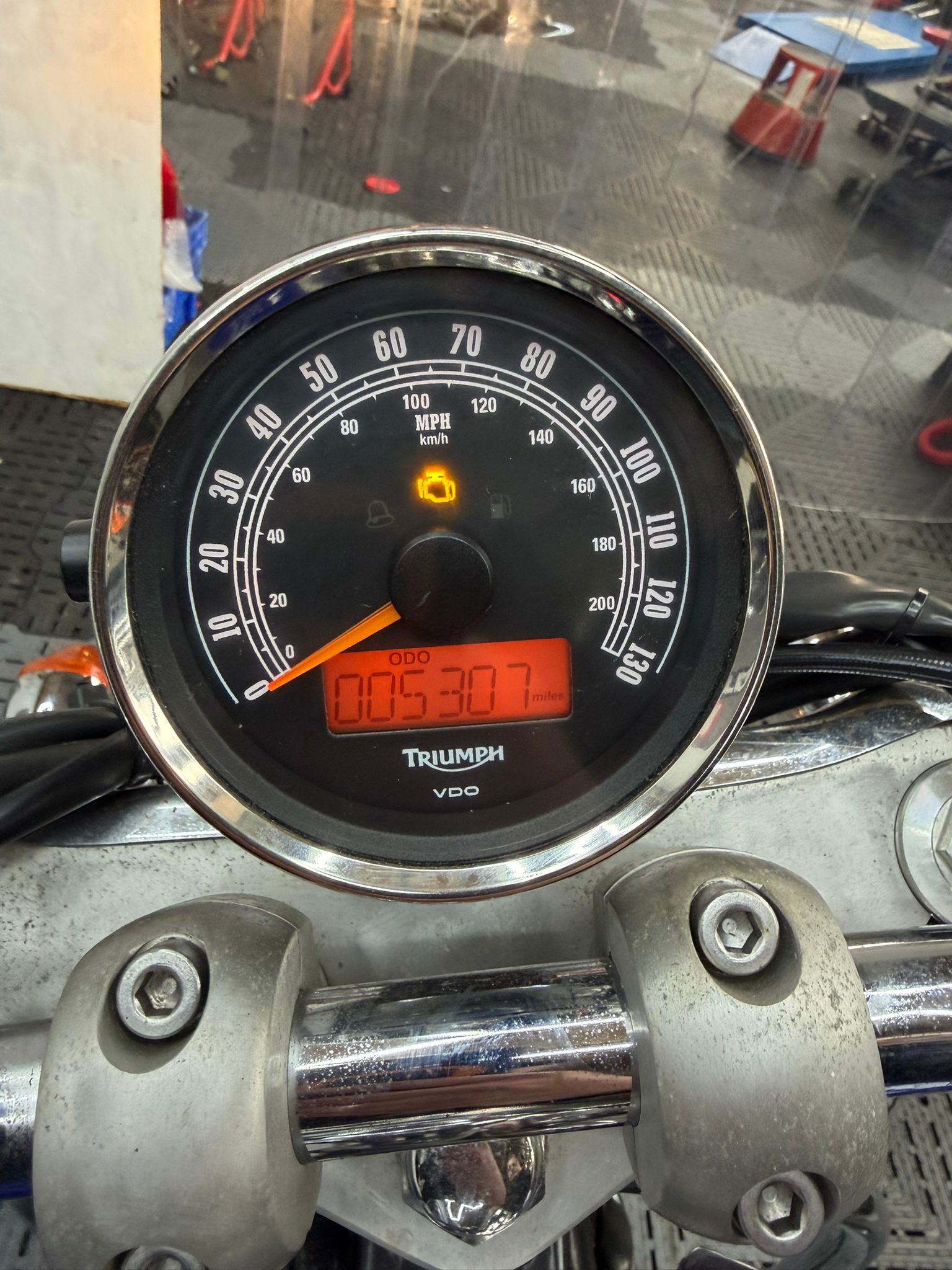 TRIUMPH BONNEVILLE AMERICA 865 - Image 2