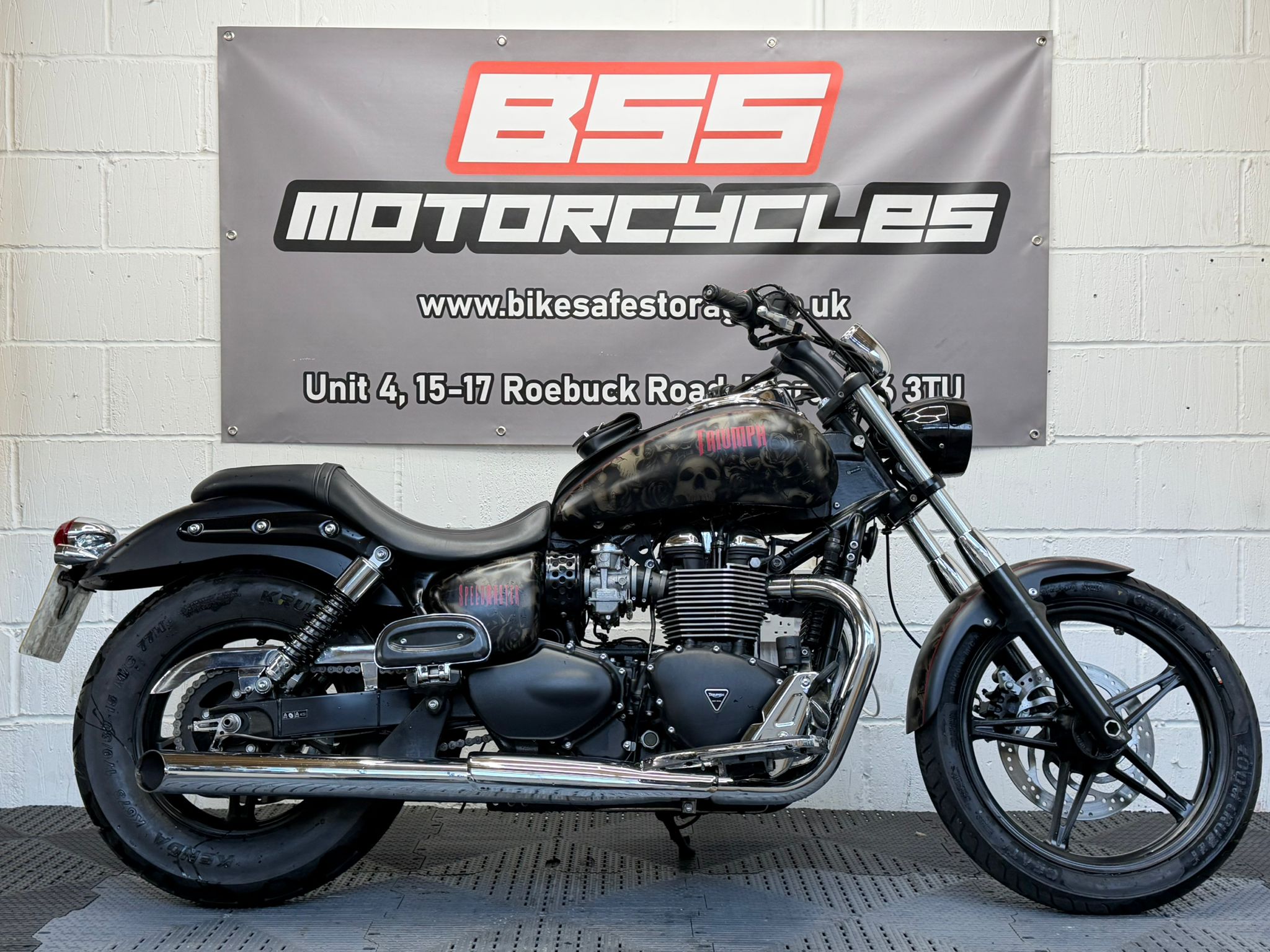 TRIUMPH SPEEDMASTER 865