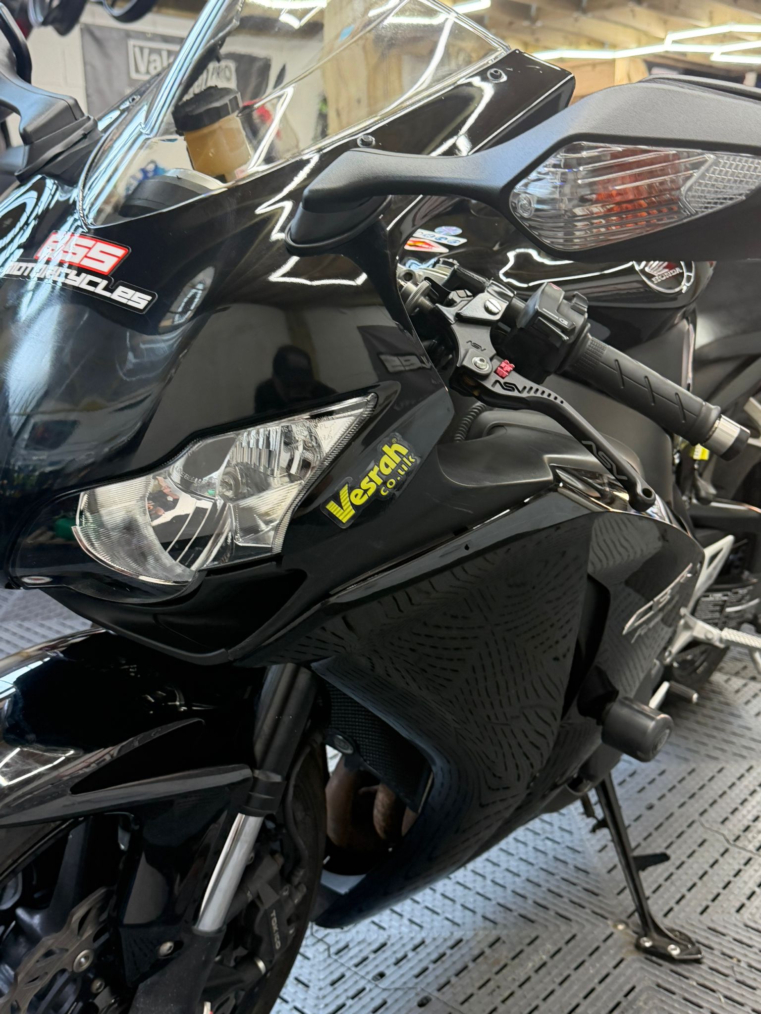 HONDA CBR1000RR FIREBLADE - Image 8