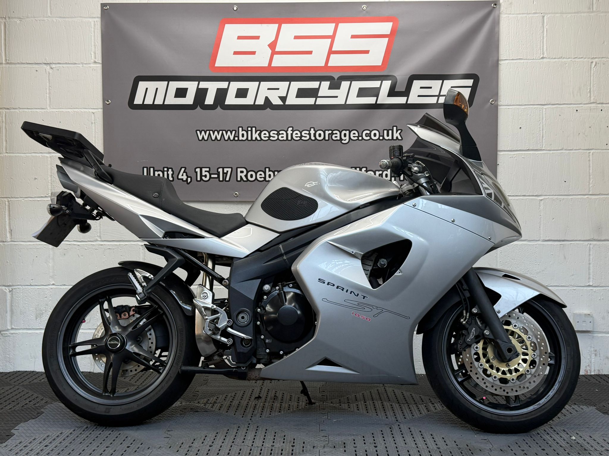 TRIUMPH SPRINT ST 1050