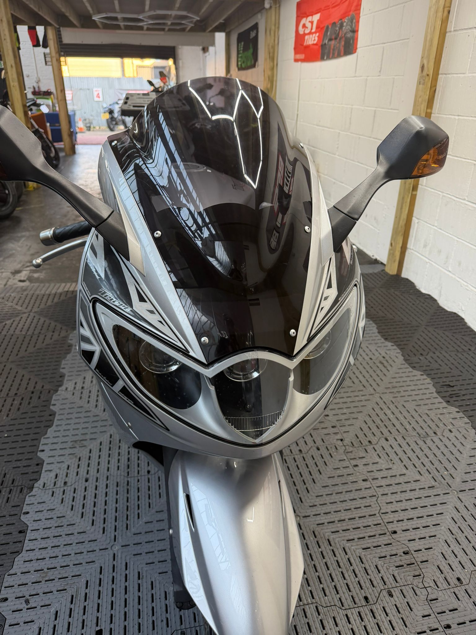 TRIUMPH SPRINT ST 1050 - Image 14