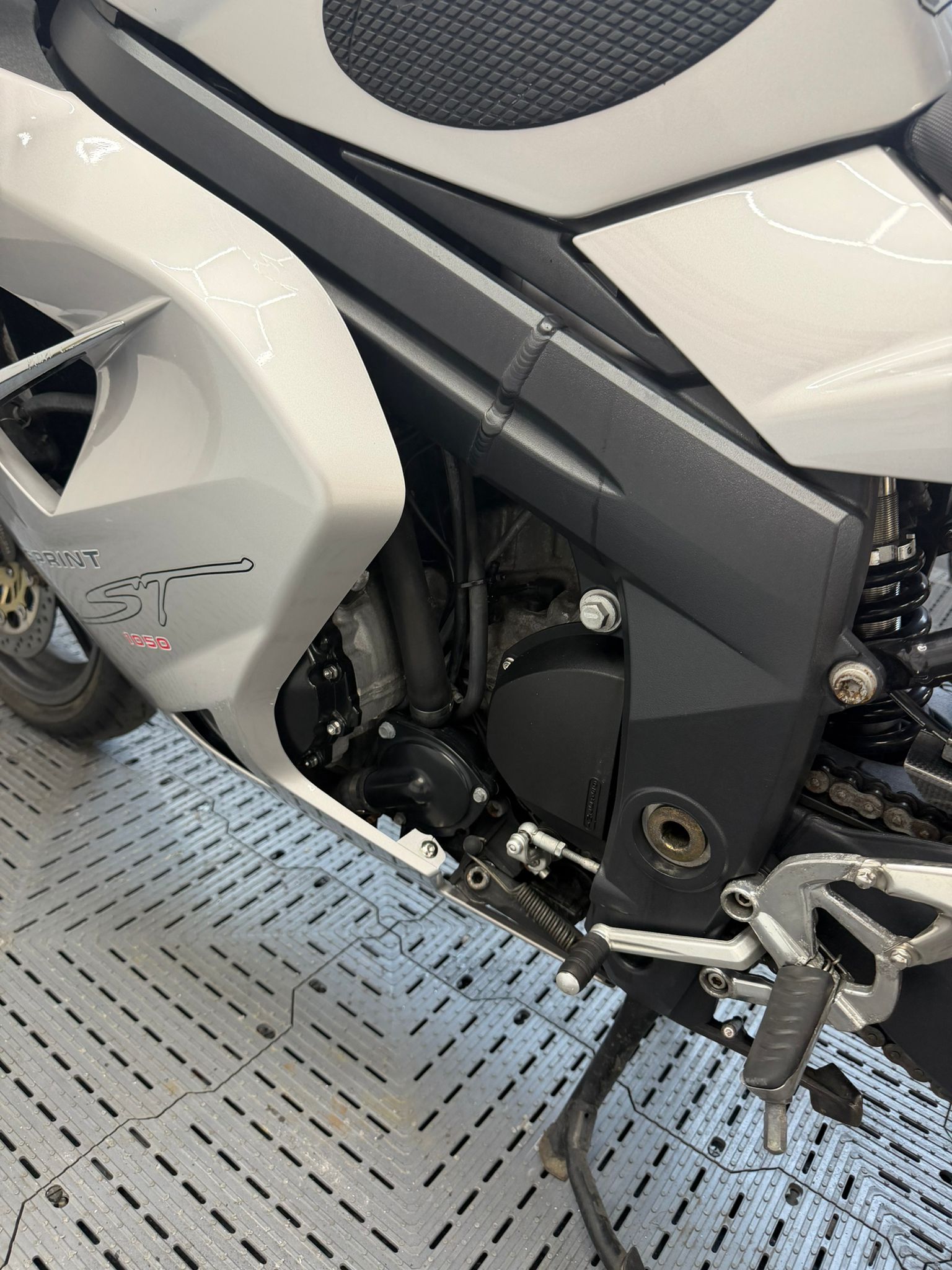 TRIUMPH SPRINT ST 1050 - Image 15