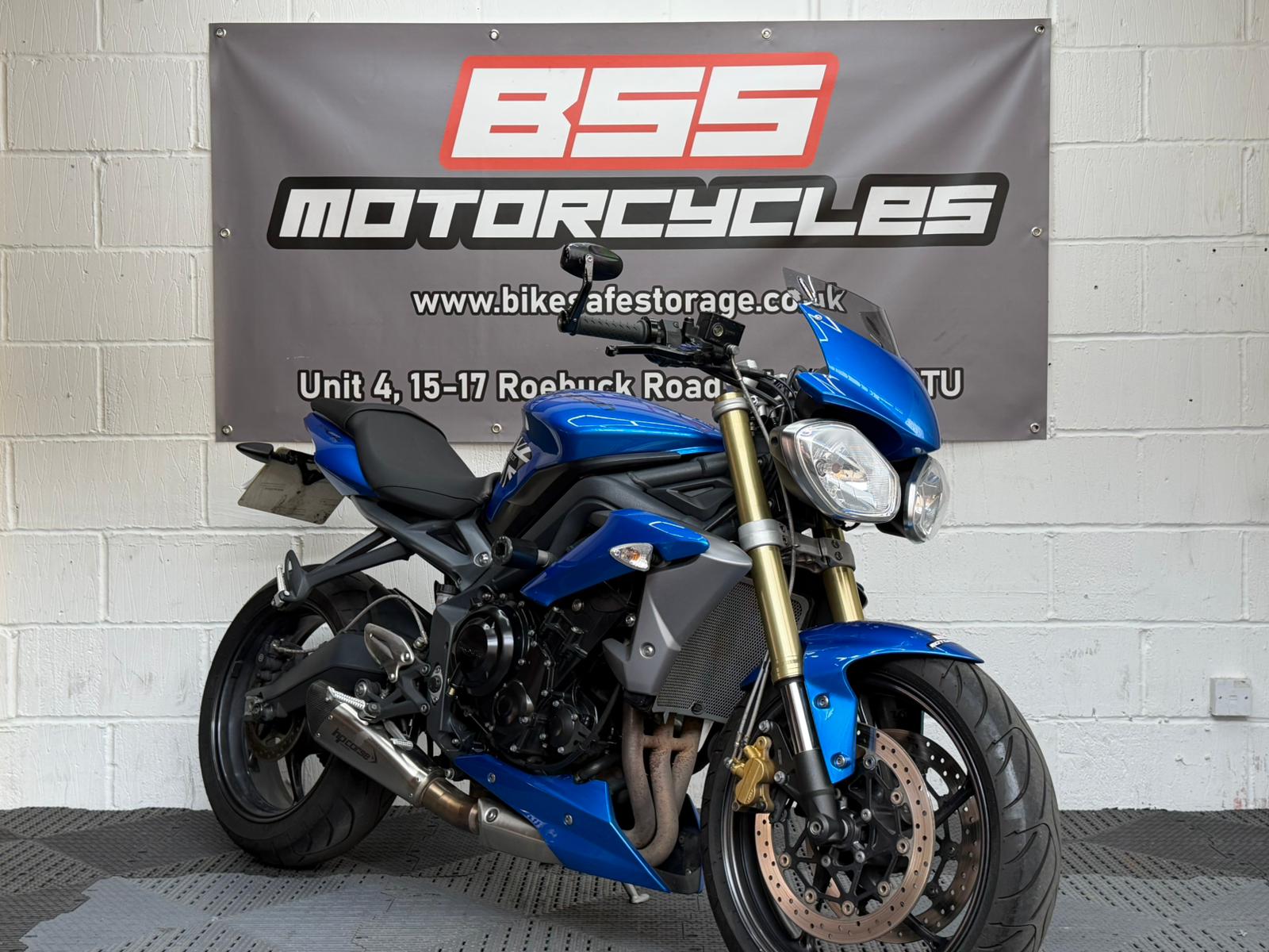 TRIUMPH STREET TRIPLE 675 - Image 2