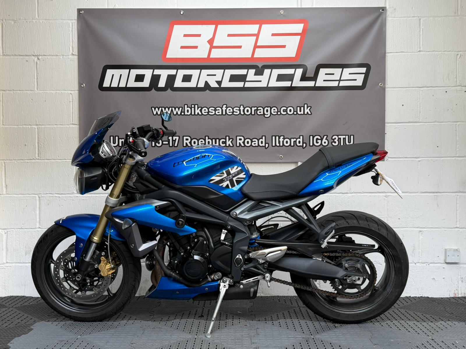 TRIUMPH STREET TRIPLE 675 - Image 11