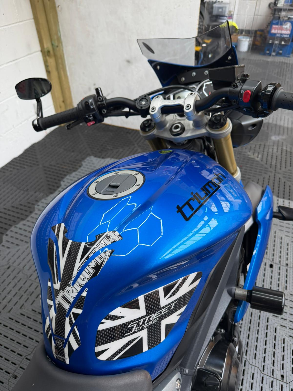 TRIUMPH STREET TRIPLE 675 - Image 16