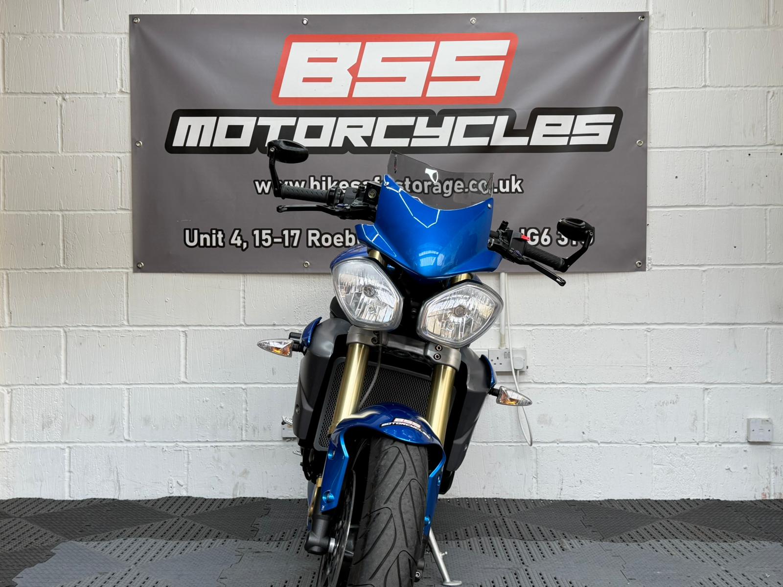 TRIUMPH STREET TRIPLE 675 - Image 3