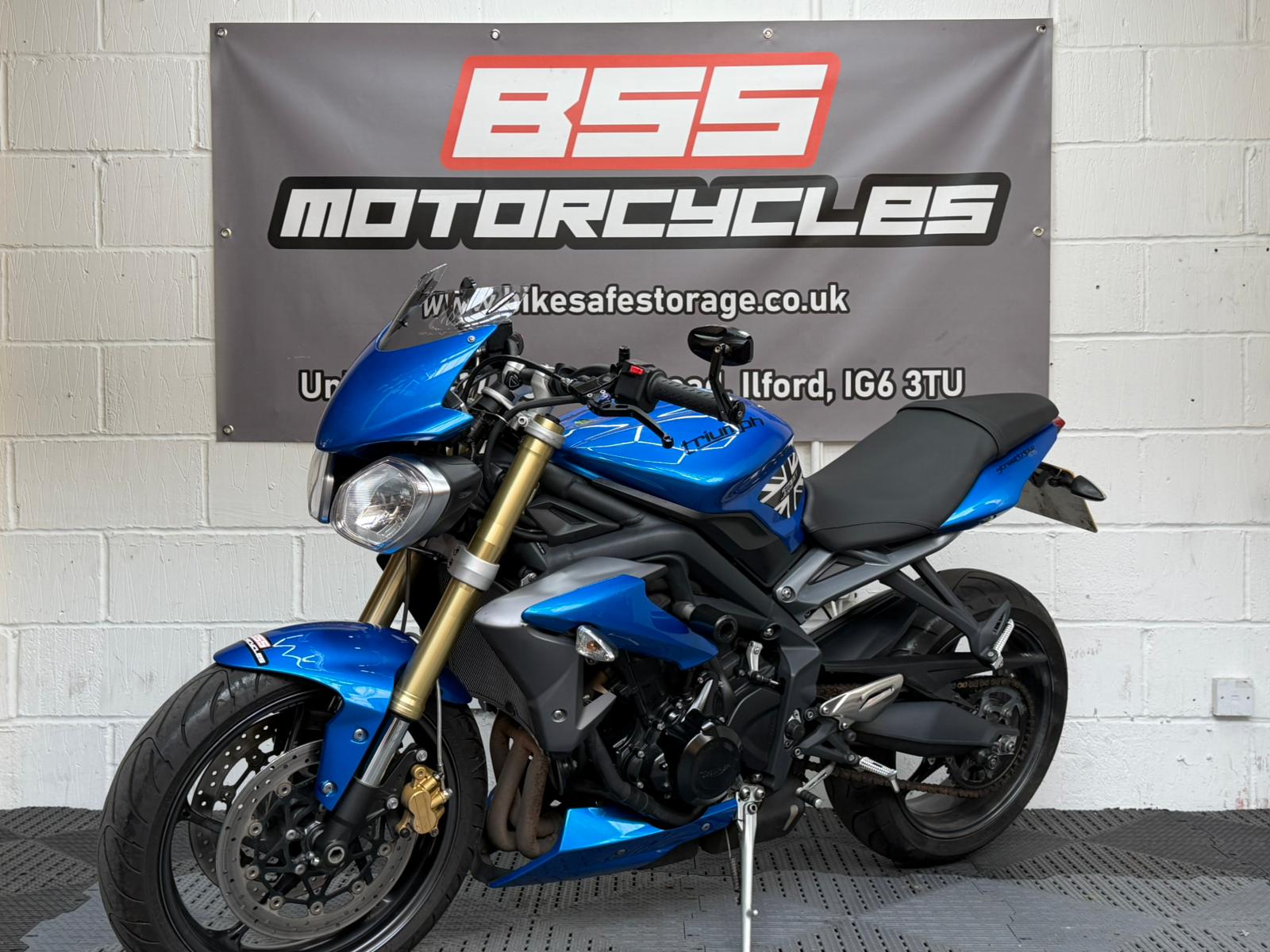 TRIUMPH STREET TRIPLE 675 - Image 4