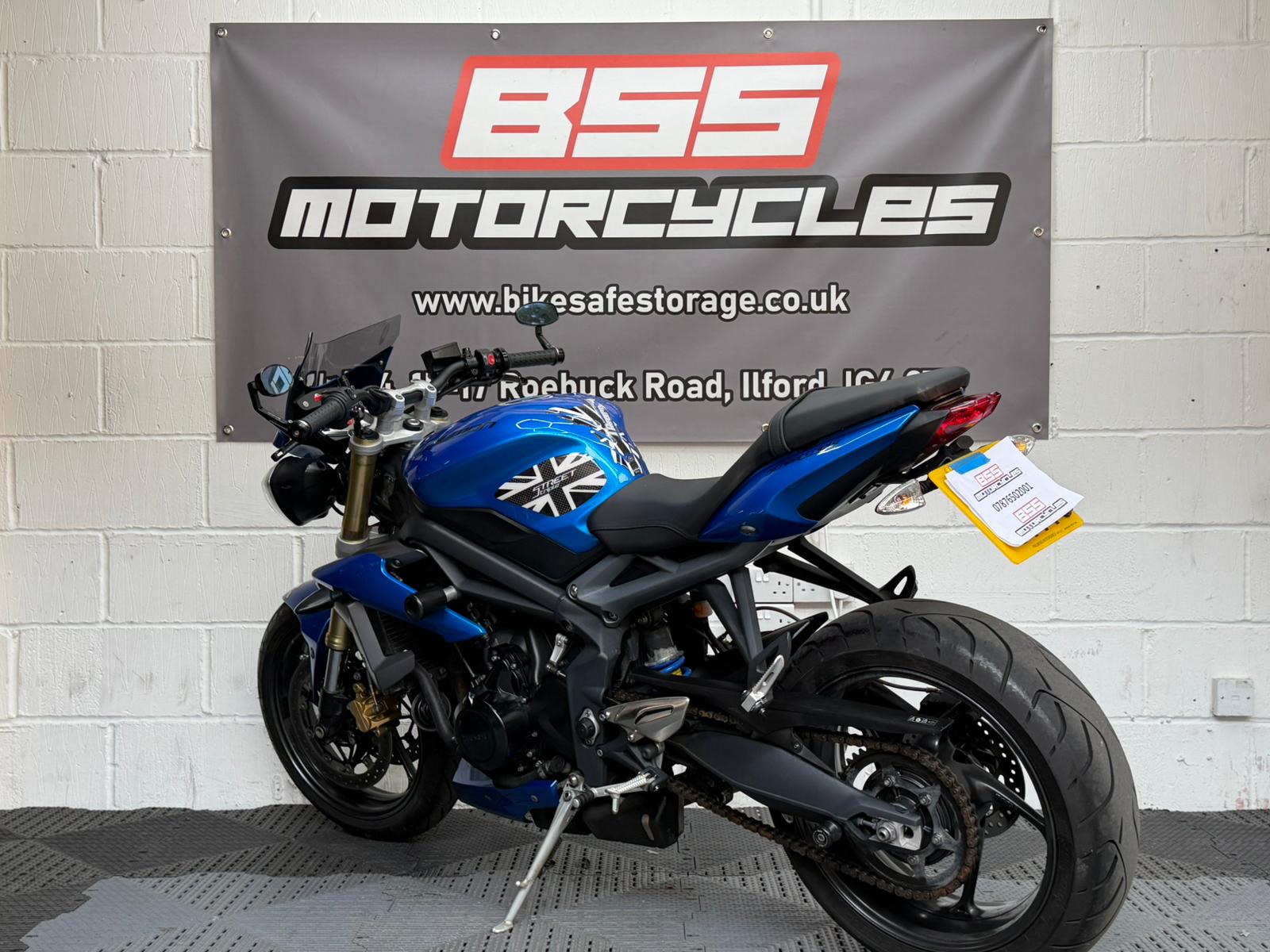 TRIUMPH STREET TRIPLE 675 - Image 5