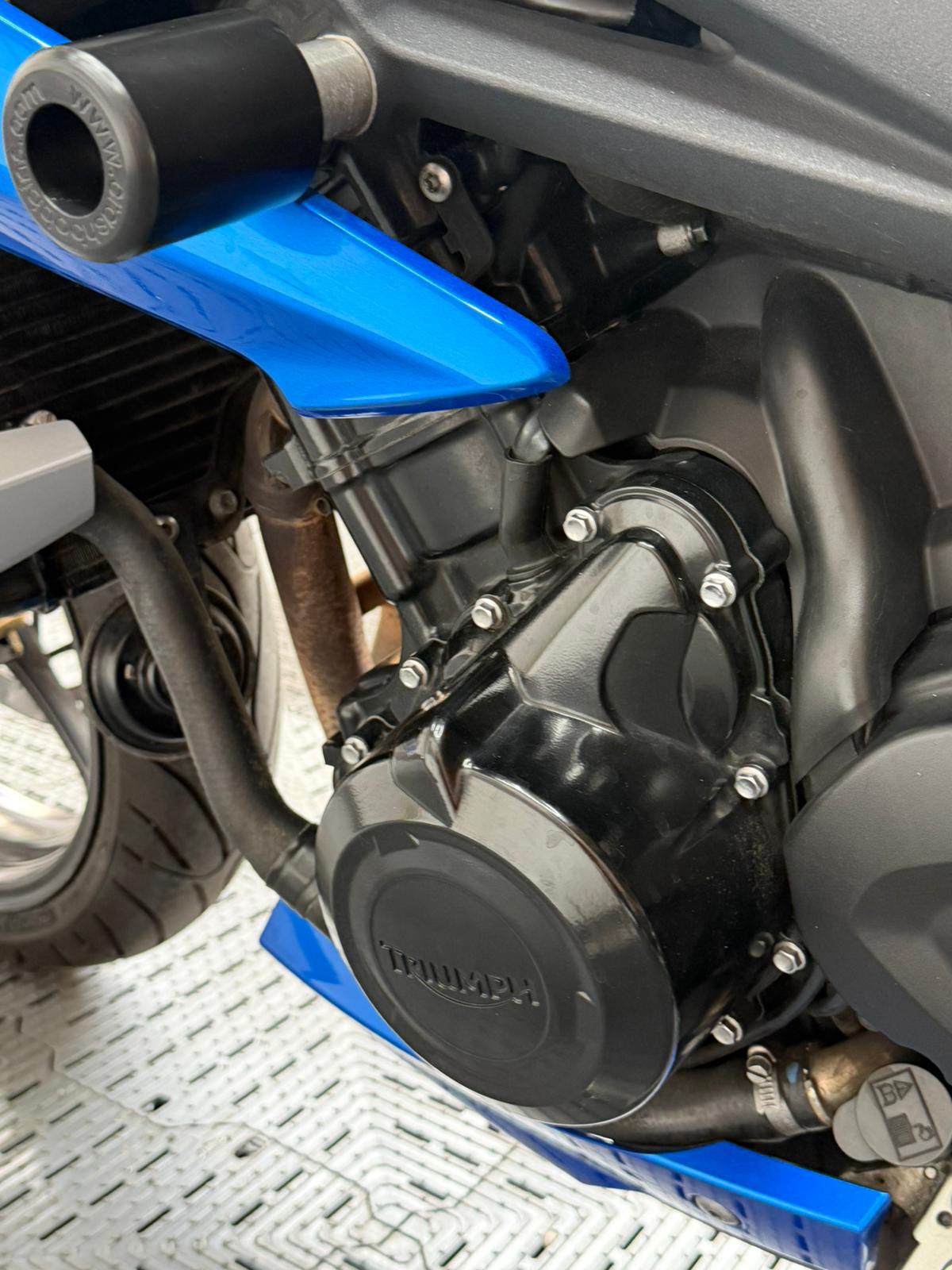 TRIUMPH STREET TRIPLE 675 - Image 9