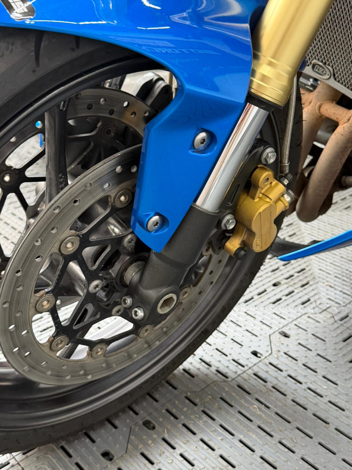 TRIUMPH STREET TRIPLE 675 - Image 10