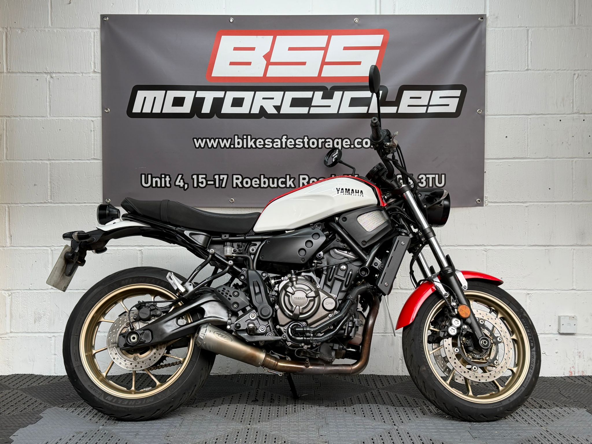 YAMAHA XSR700