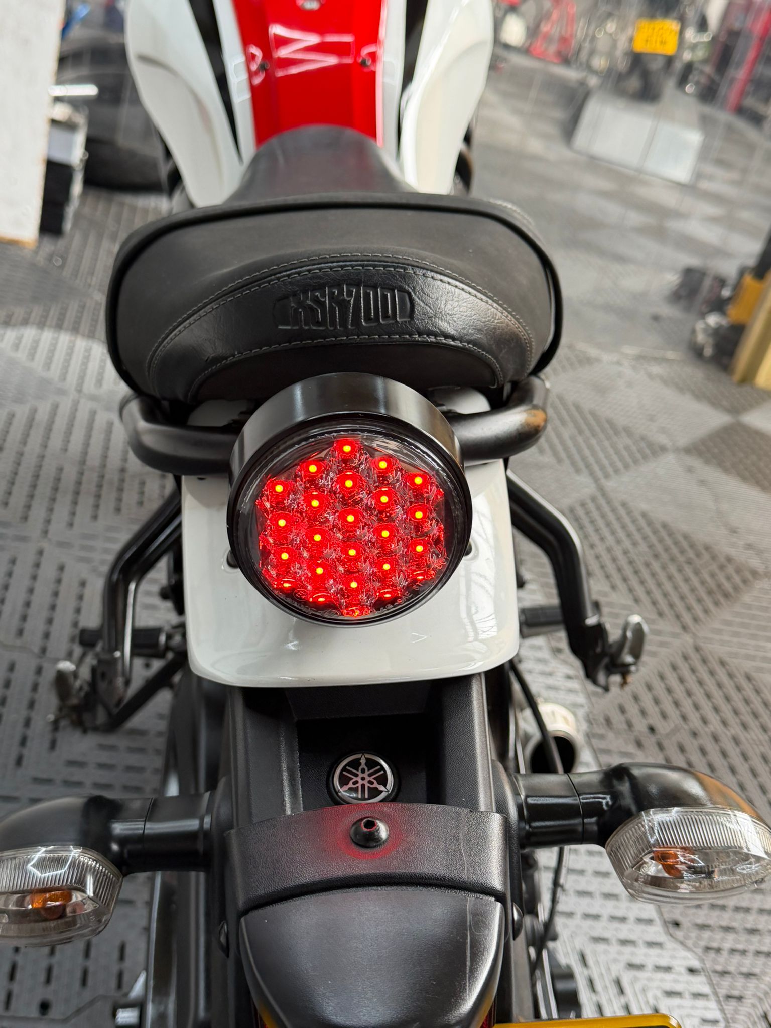 YAMAHA XSR700 - Image 2