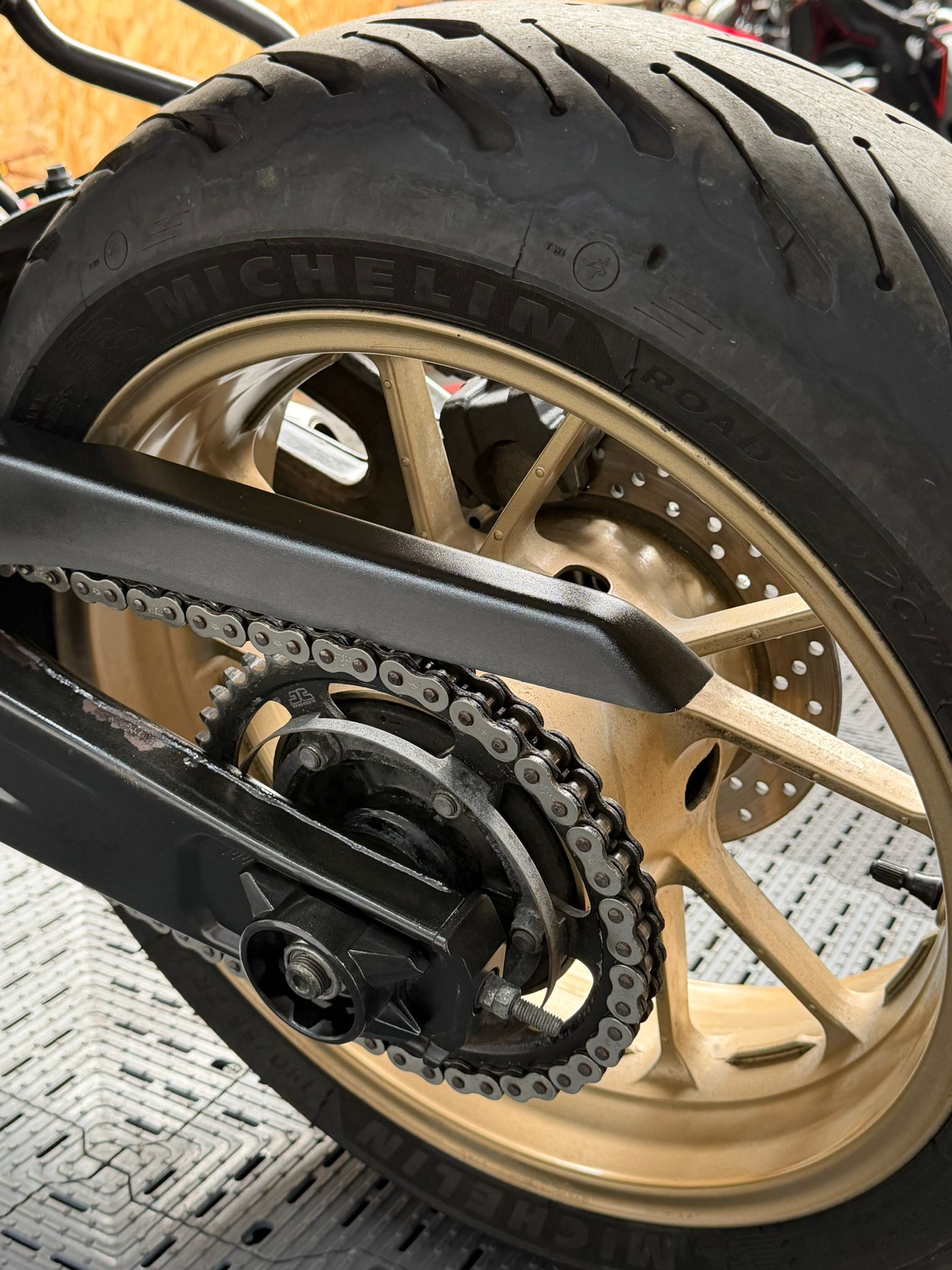 YAMAHA XSR700 - Image 11