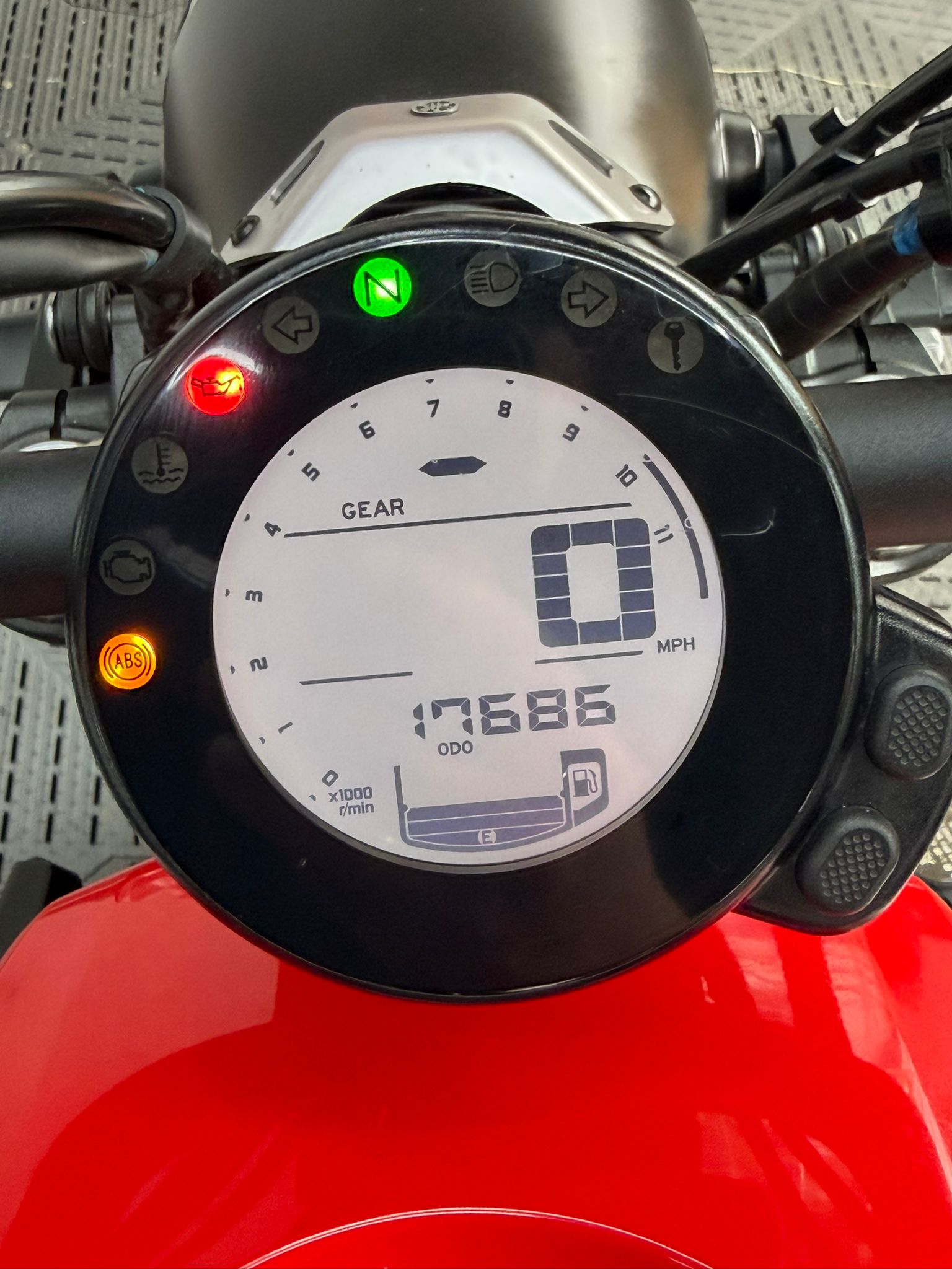 YAMAHA XSR700 - Image 12