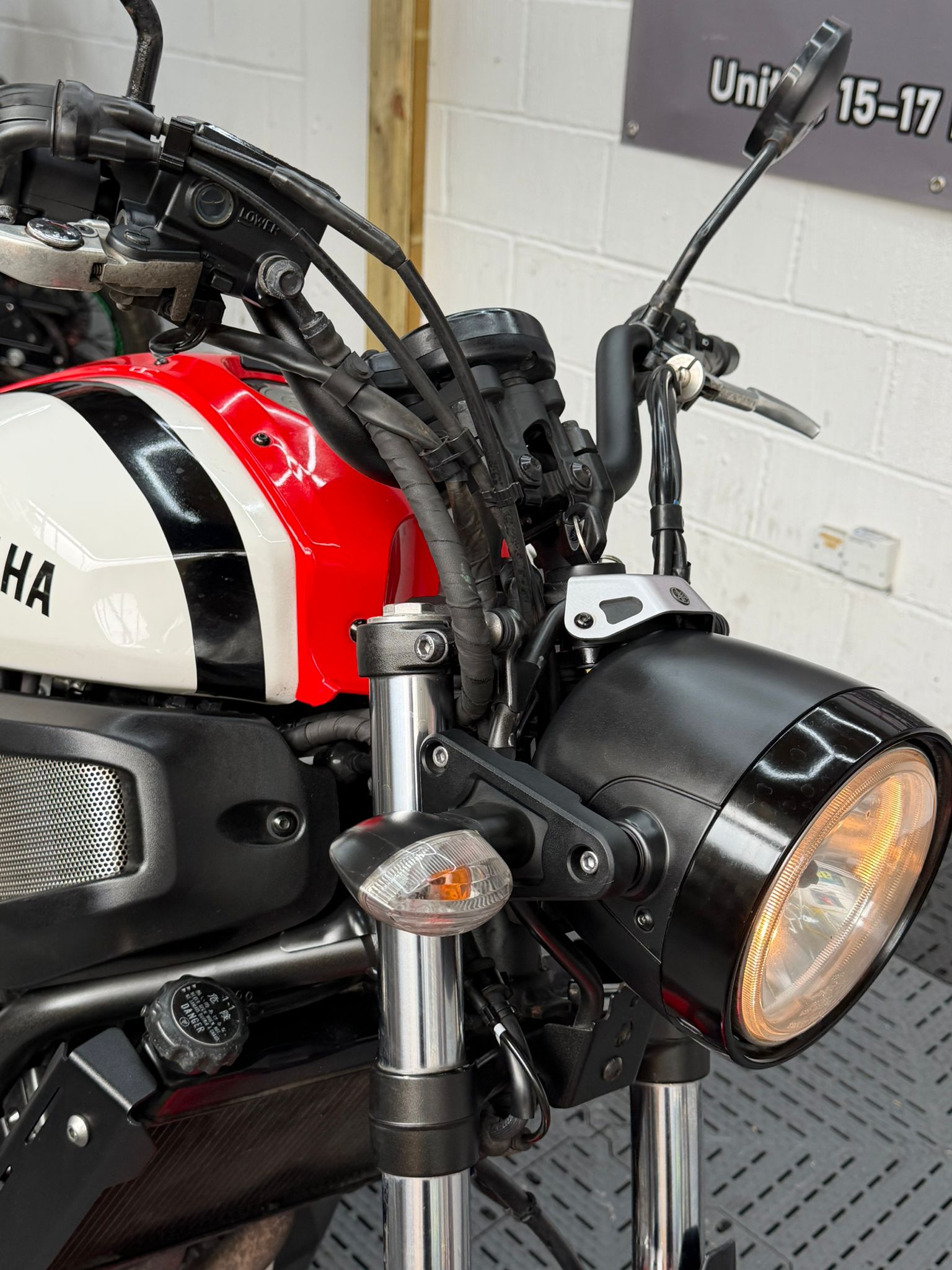 YAMAHA XSR700 - Image 7