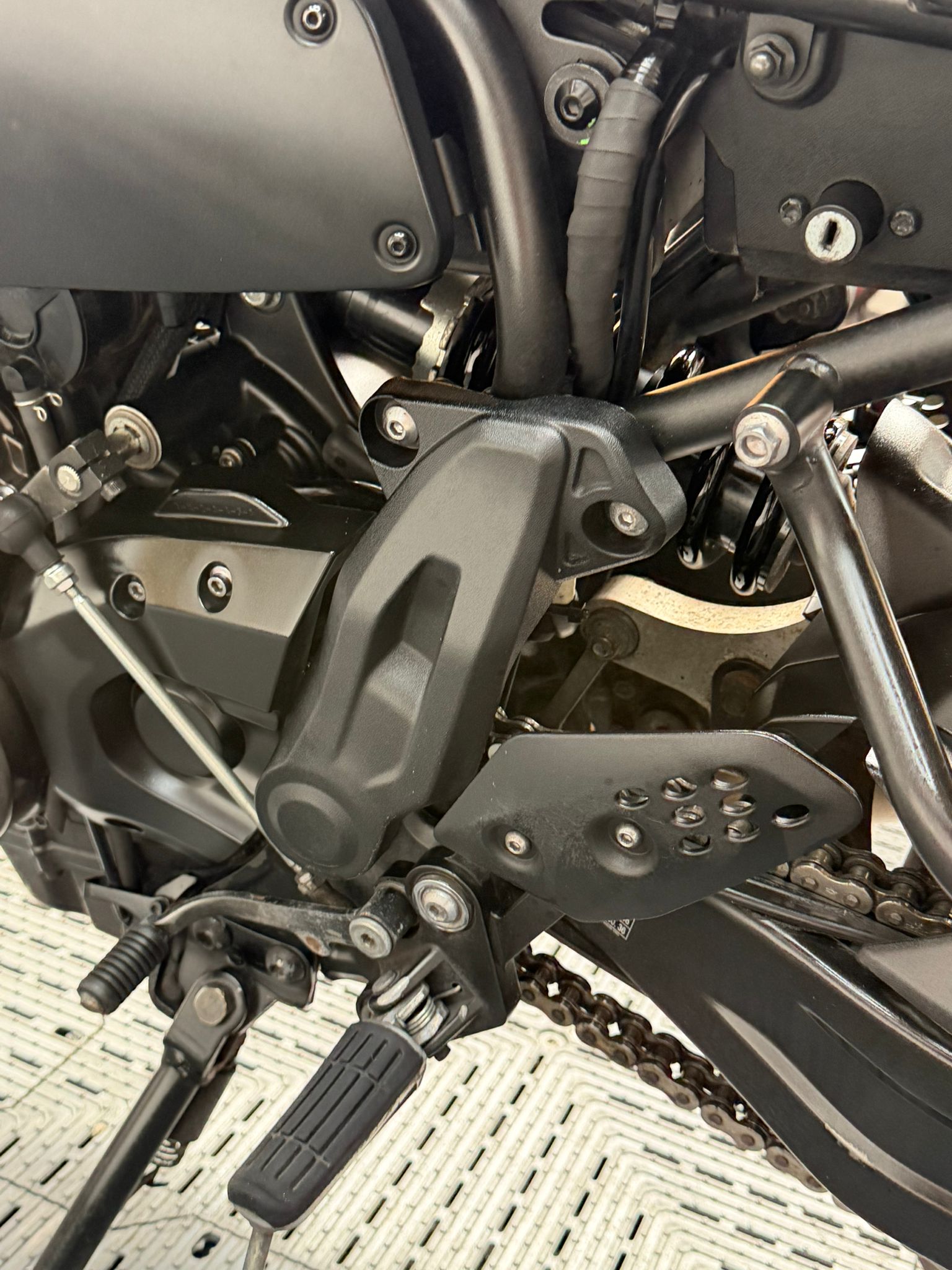 YAMAHA XSR700 - Image 10