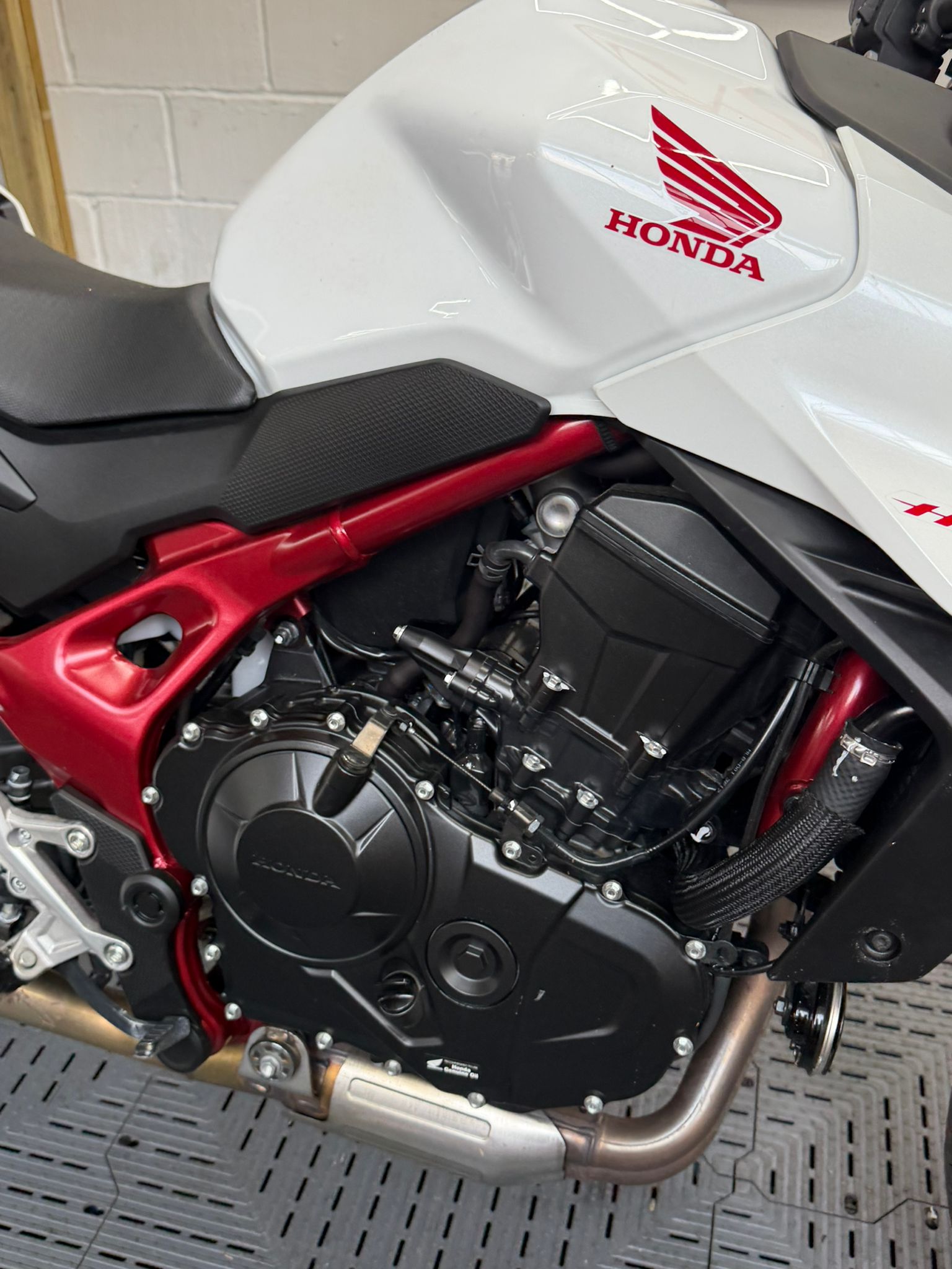HONDA CB750 Hornet - Image 12