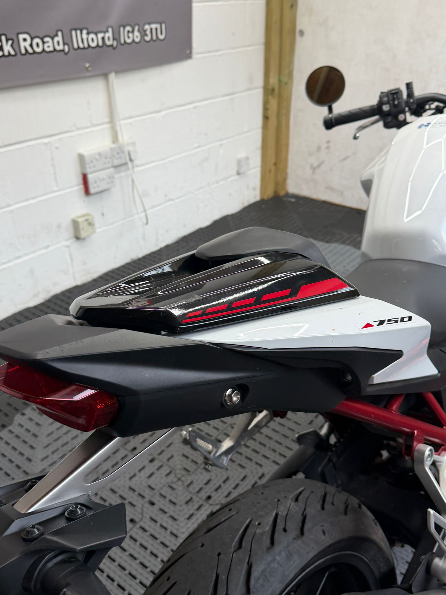 HONDA CB750 Hornet - Image 18
