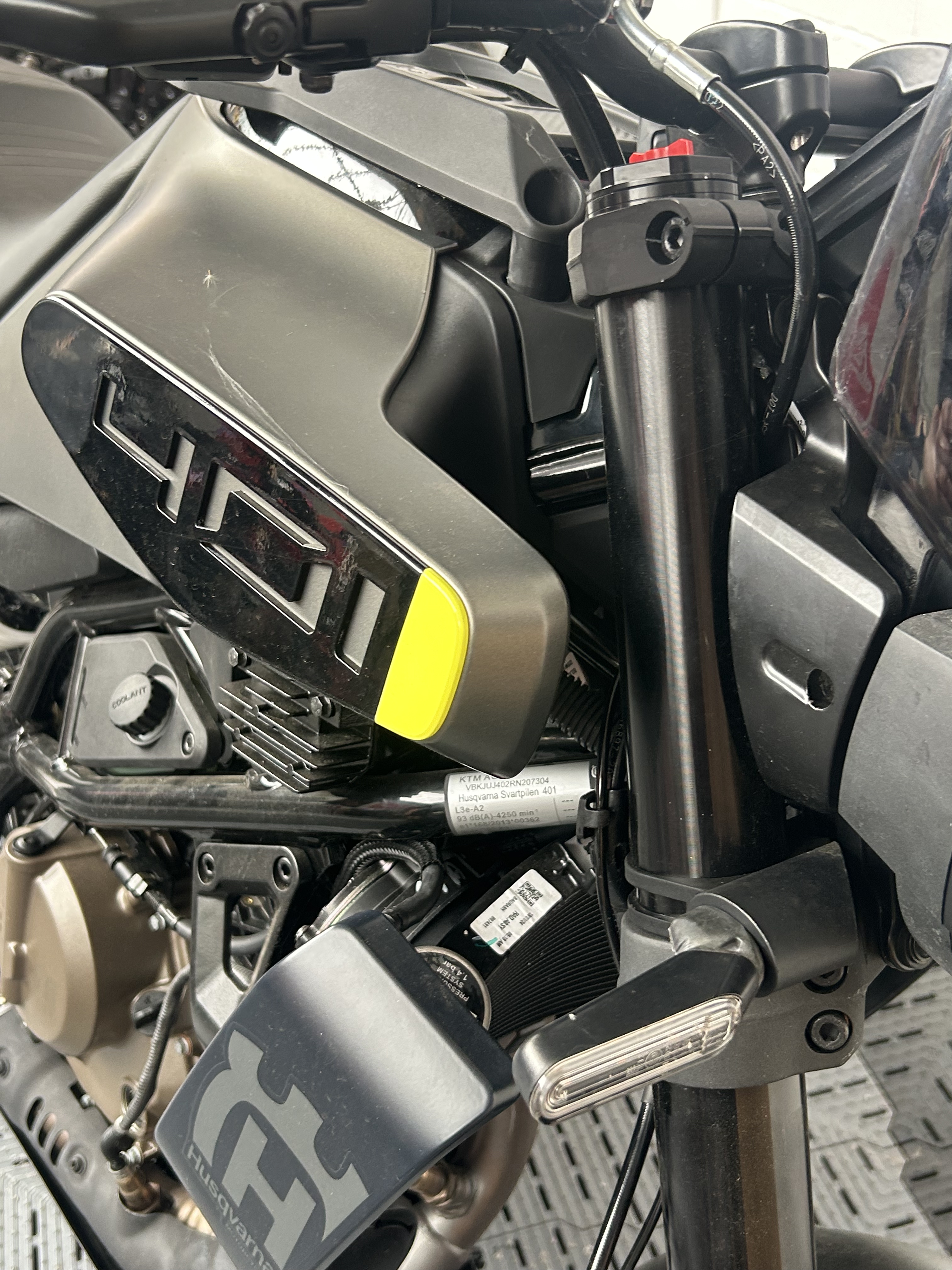 HUSQVARNA SVARTPILEN 401 - Image 2