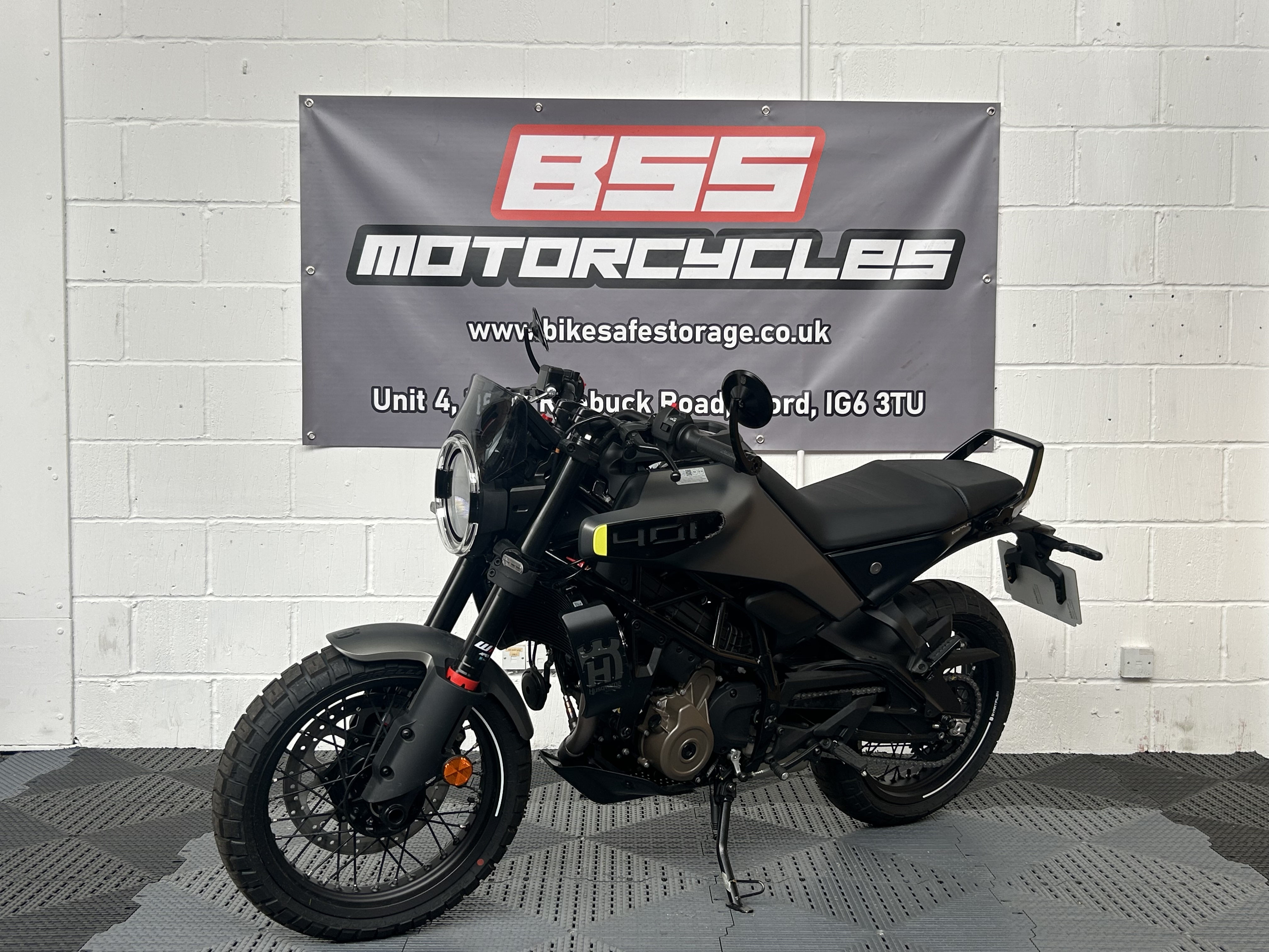 HUSQVARNA SVARTPILEN 401 - Image 12