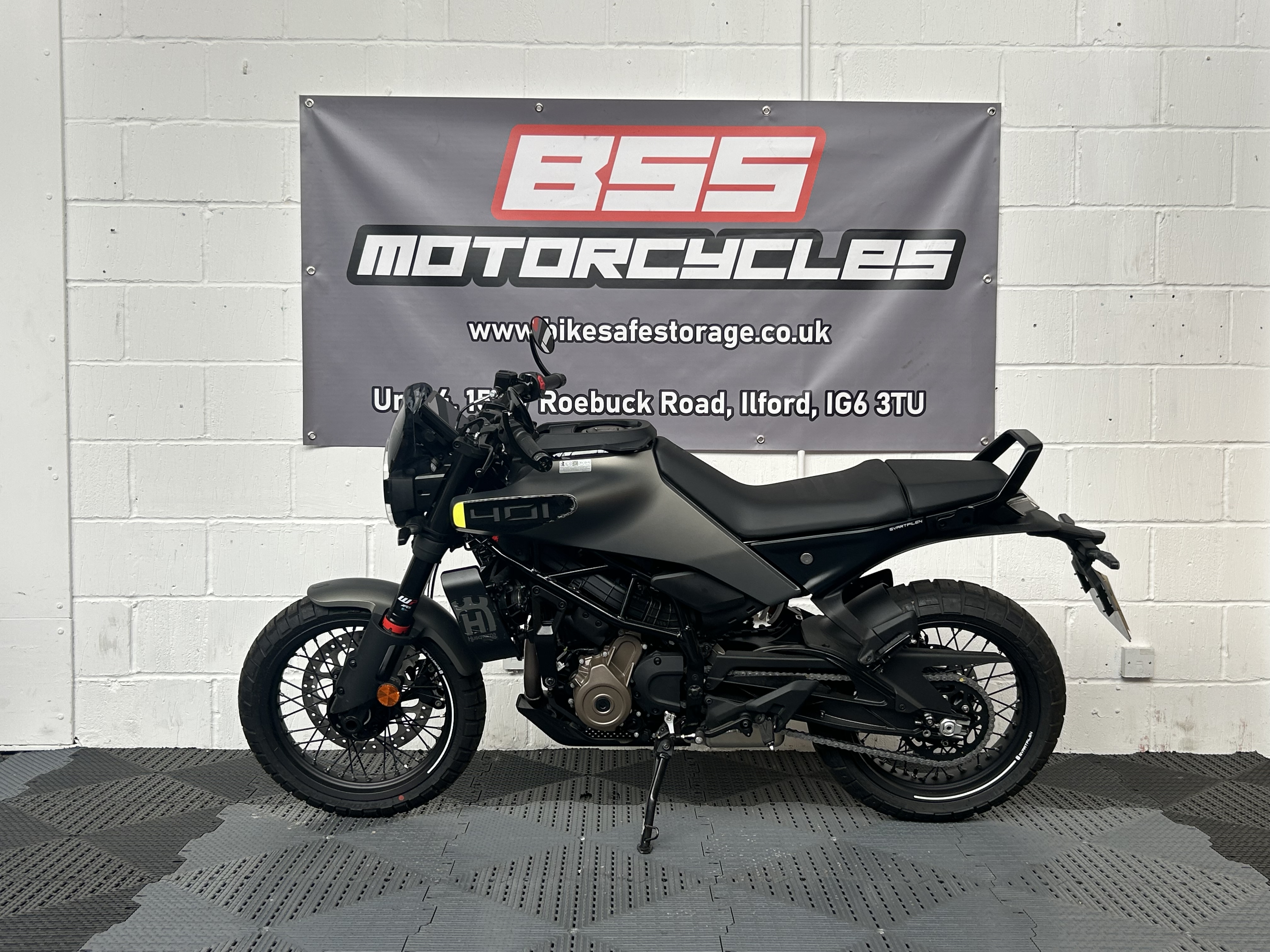 HUSQVARNA SVARTPILEN 401 - Image 13