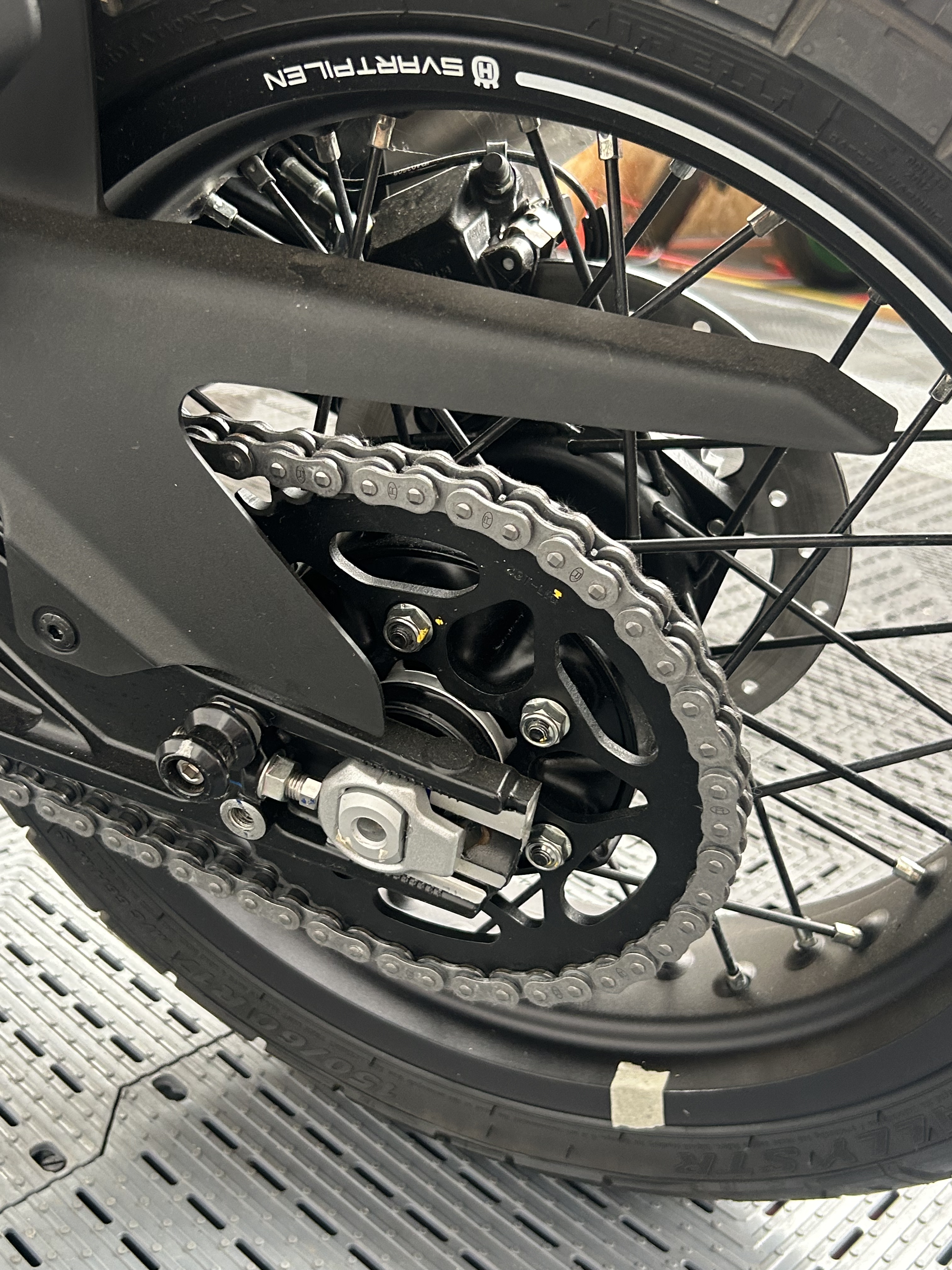 HUSQVARNA SVARTPILEN 401 - Image 3