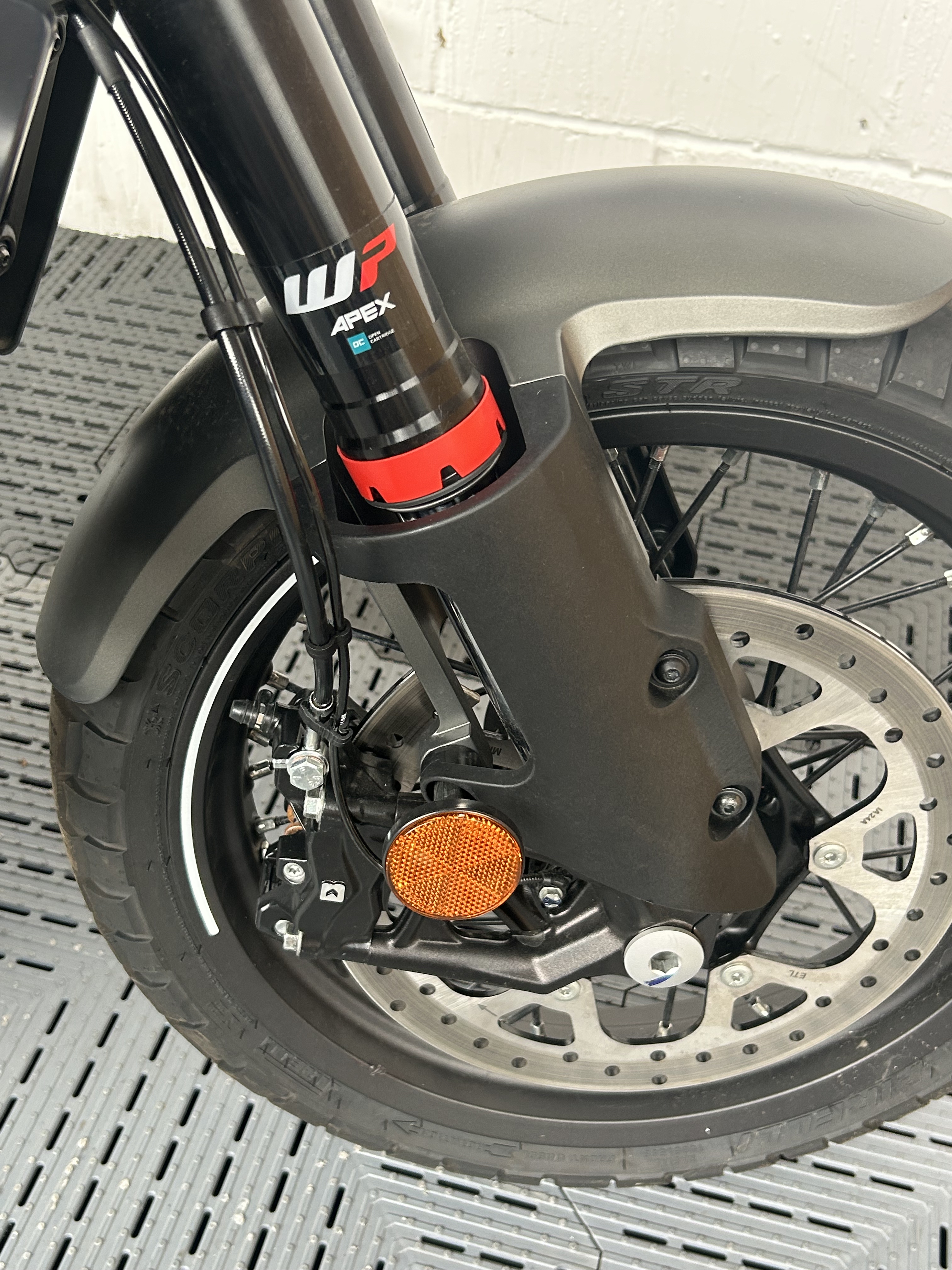 HUSQVARNA SVARTPILEN 401 - Image 23