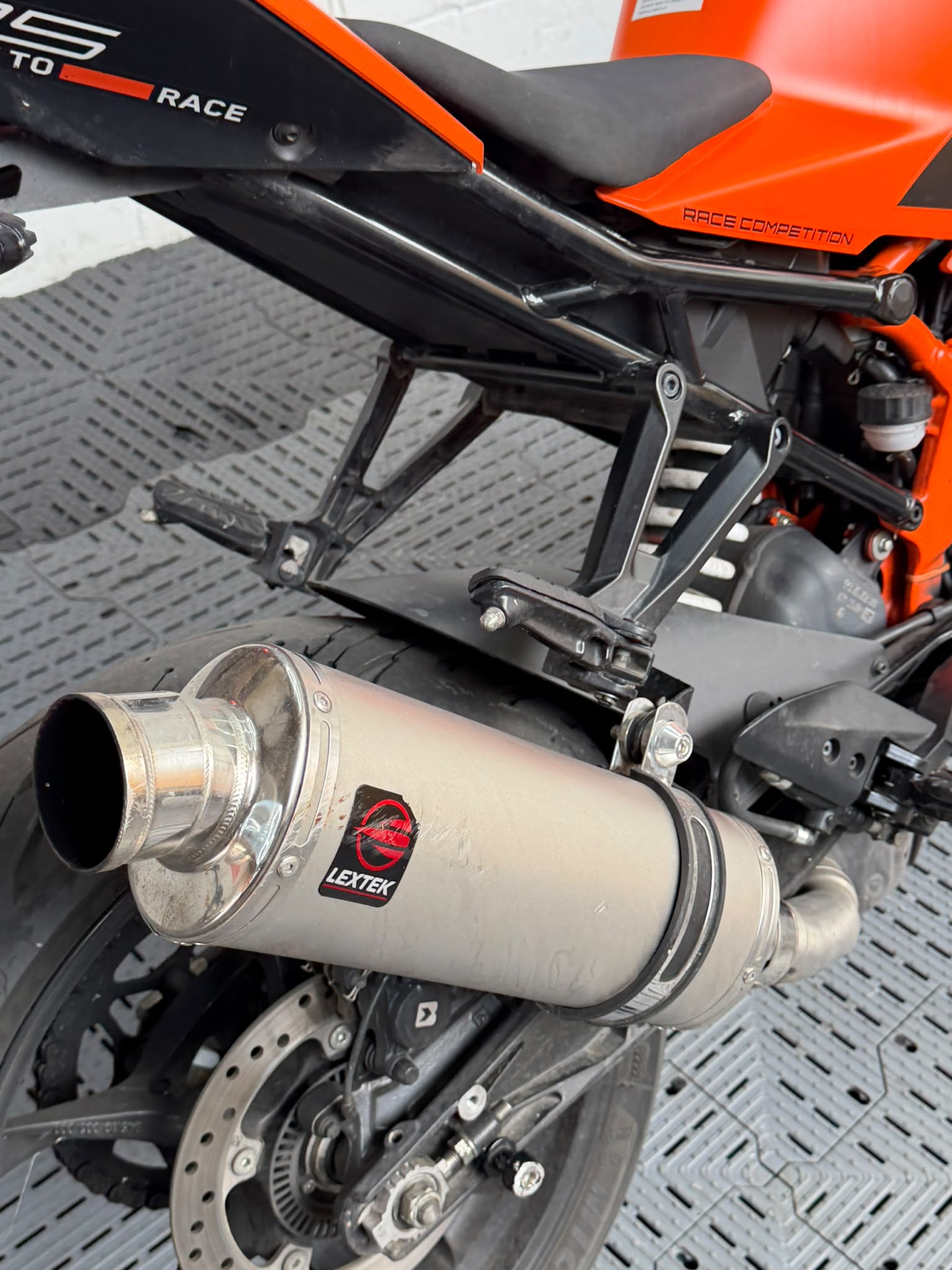 KTM RC 125 - Image 11