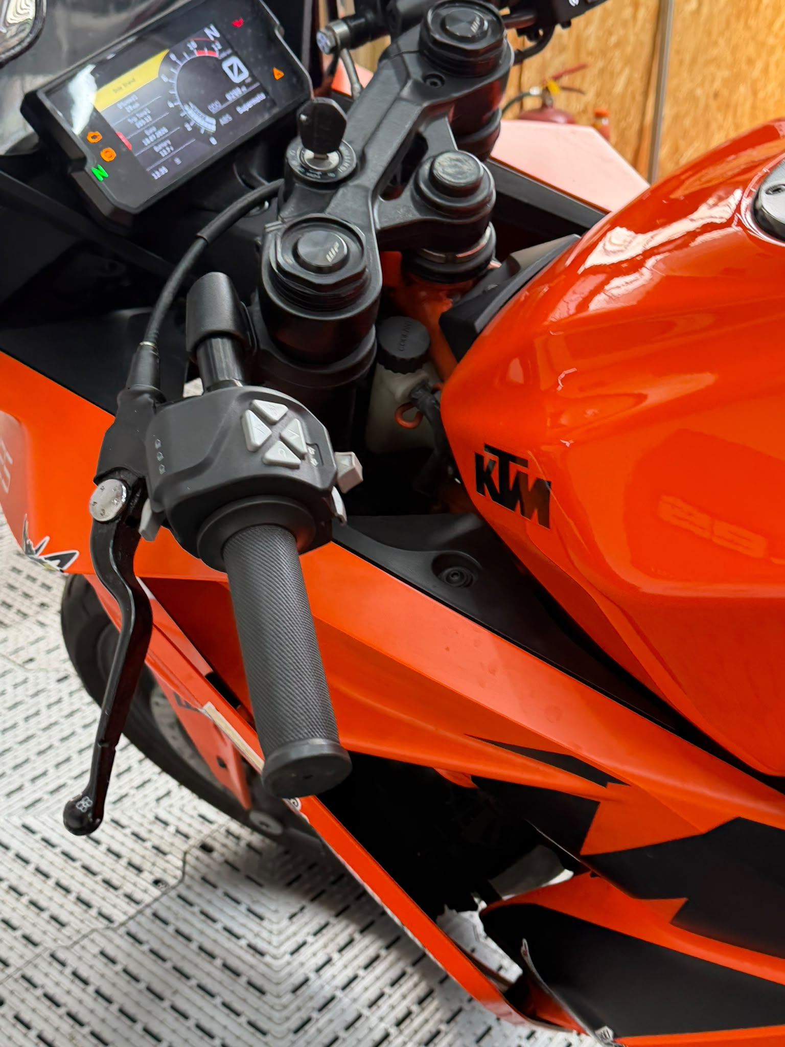 KTM RC 125 - Image 17
