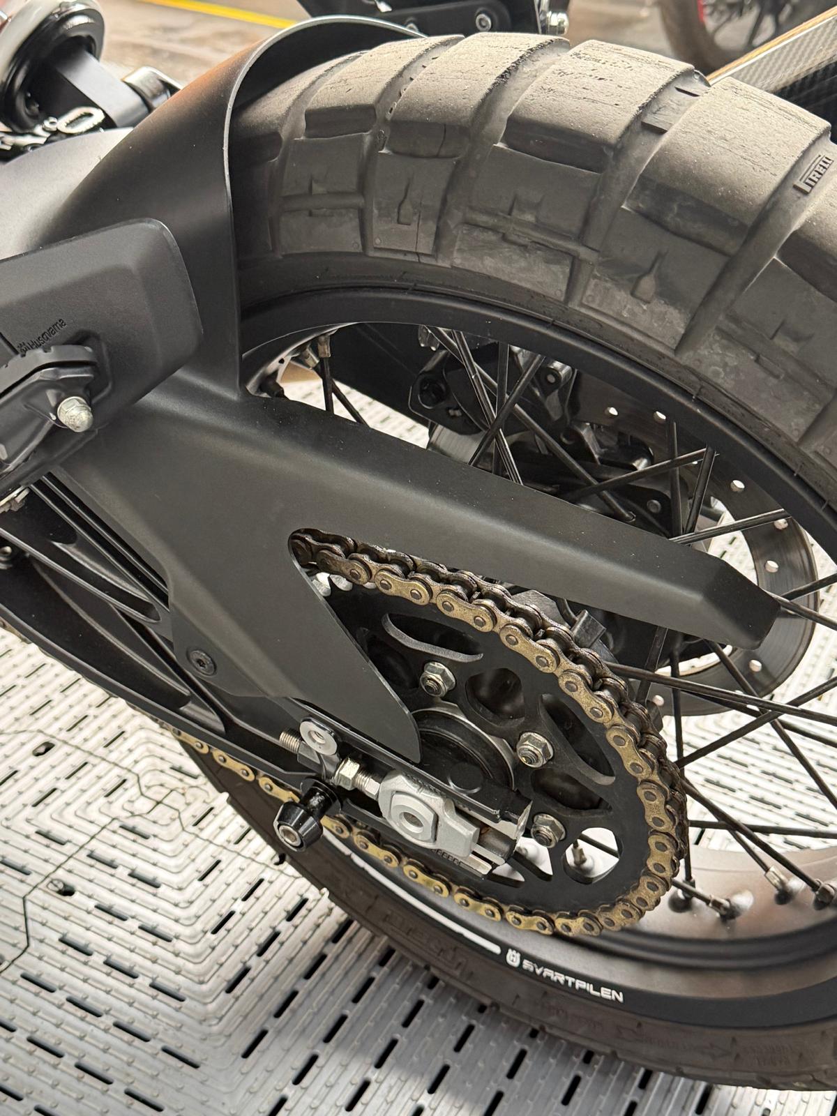 HUSQVARNA SVARTPILEN 401 - Image 12