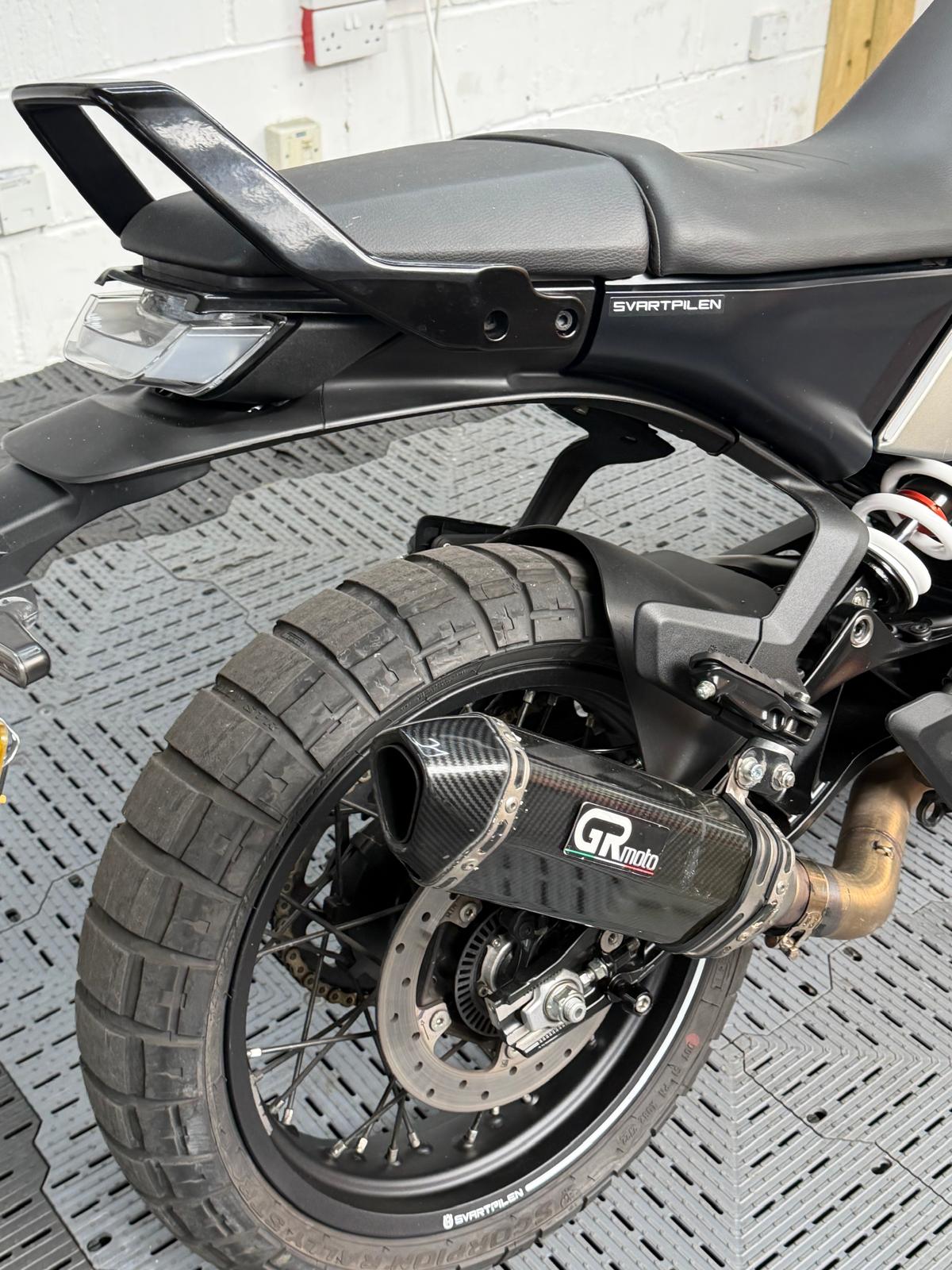 HUSQVARNA SVARTPILEN 401 - Image 5