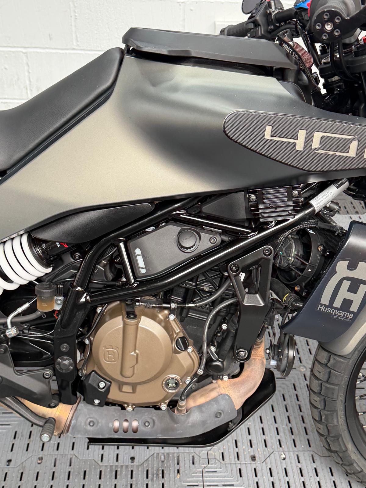HUSQVARNA SVARTPILEN 401 - Image 8
