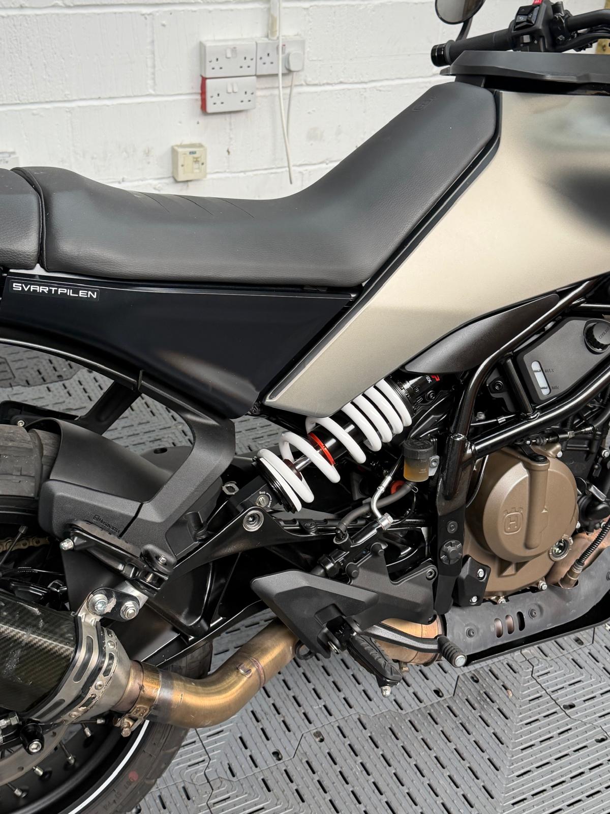 HUSQVARNA SVARTPILEN 401 - Image 10