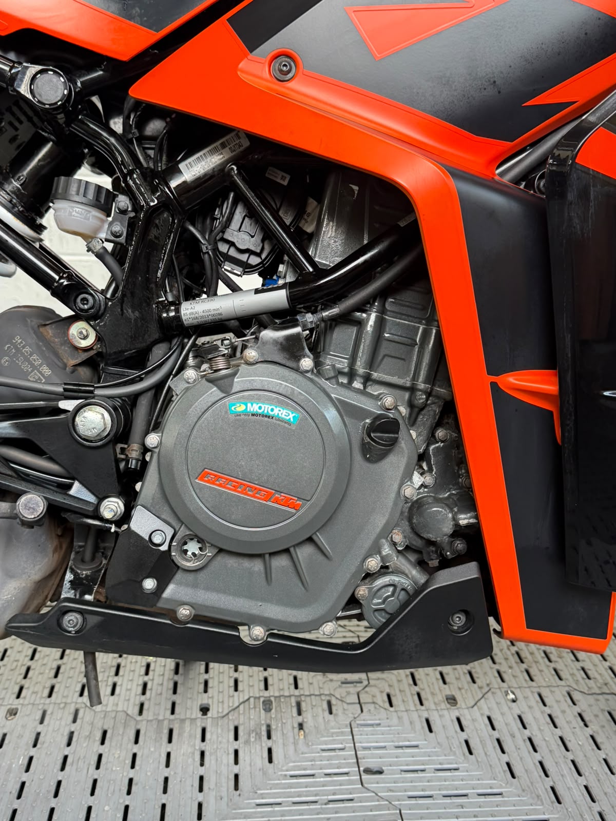 KTM RC 390 - Image 4
