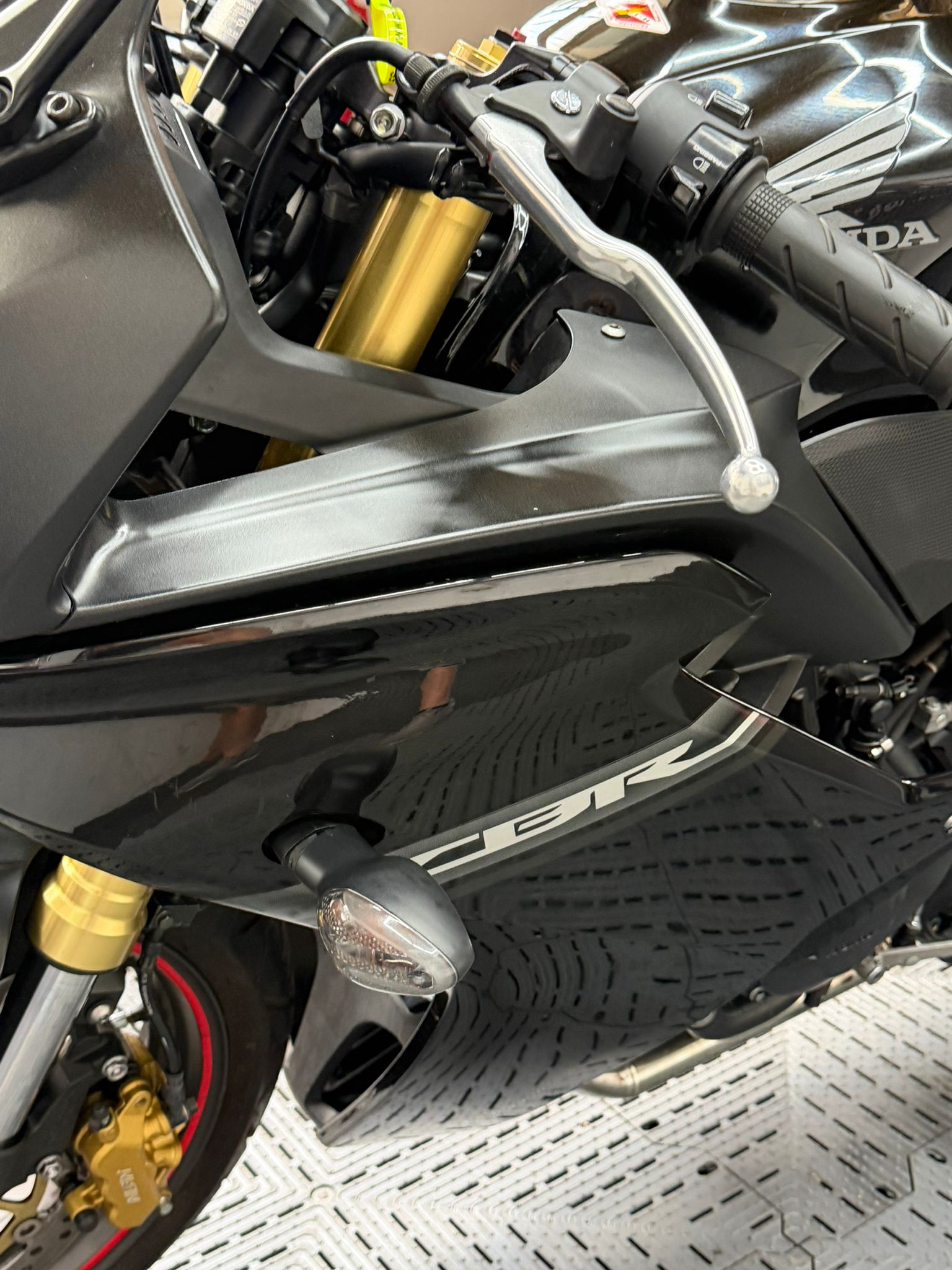 HONDA CBR600F - Image 11