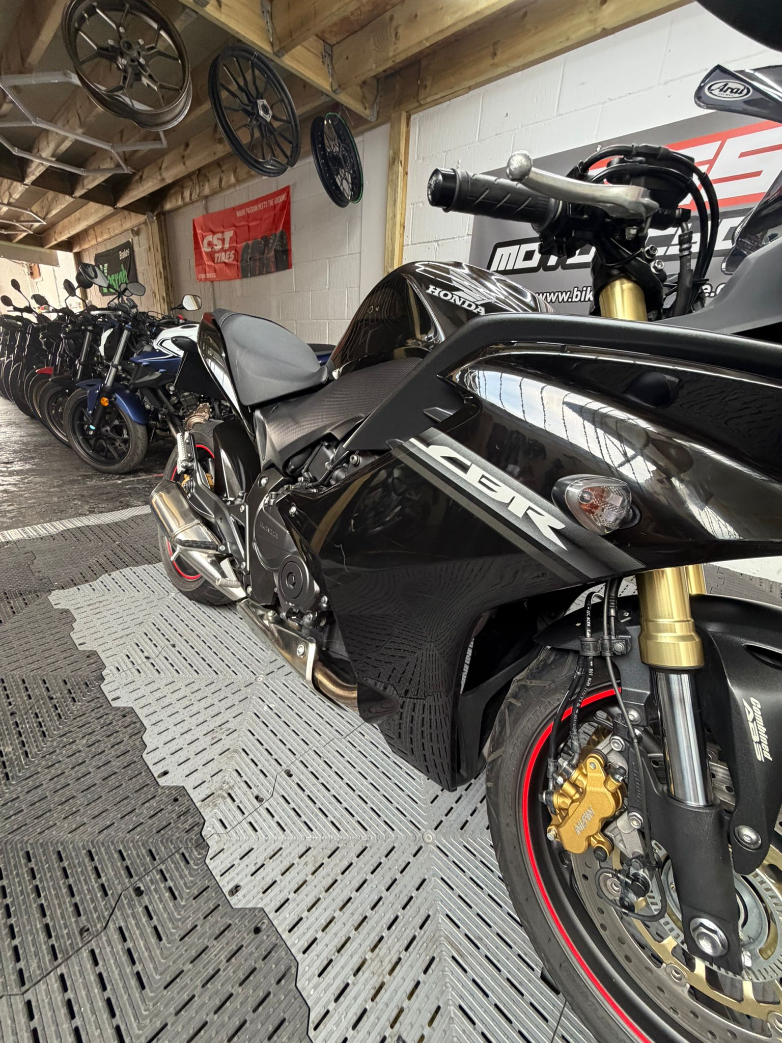 HONDA CBR600F - Image 14