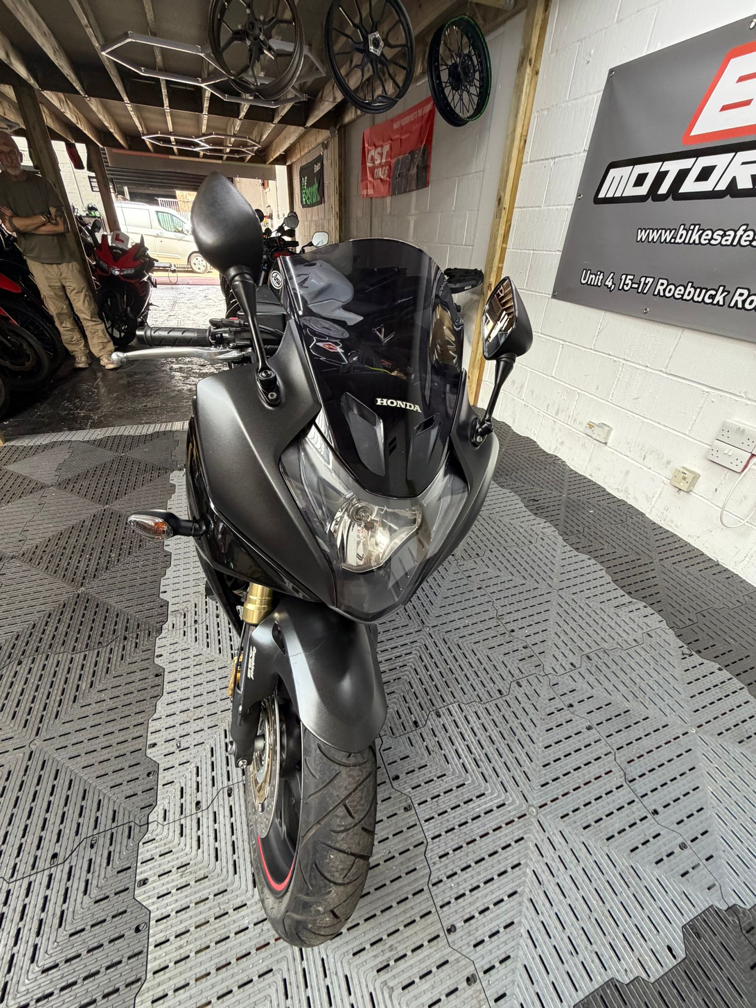 HONDA CBR600F - Image 17