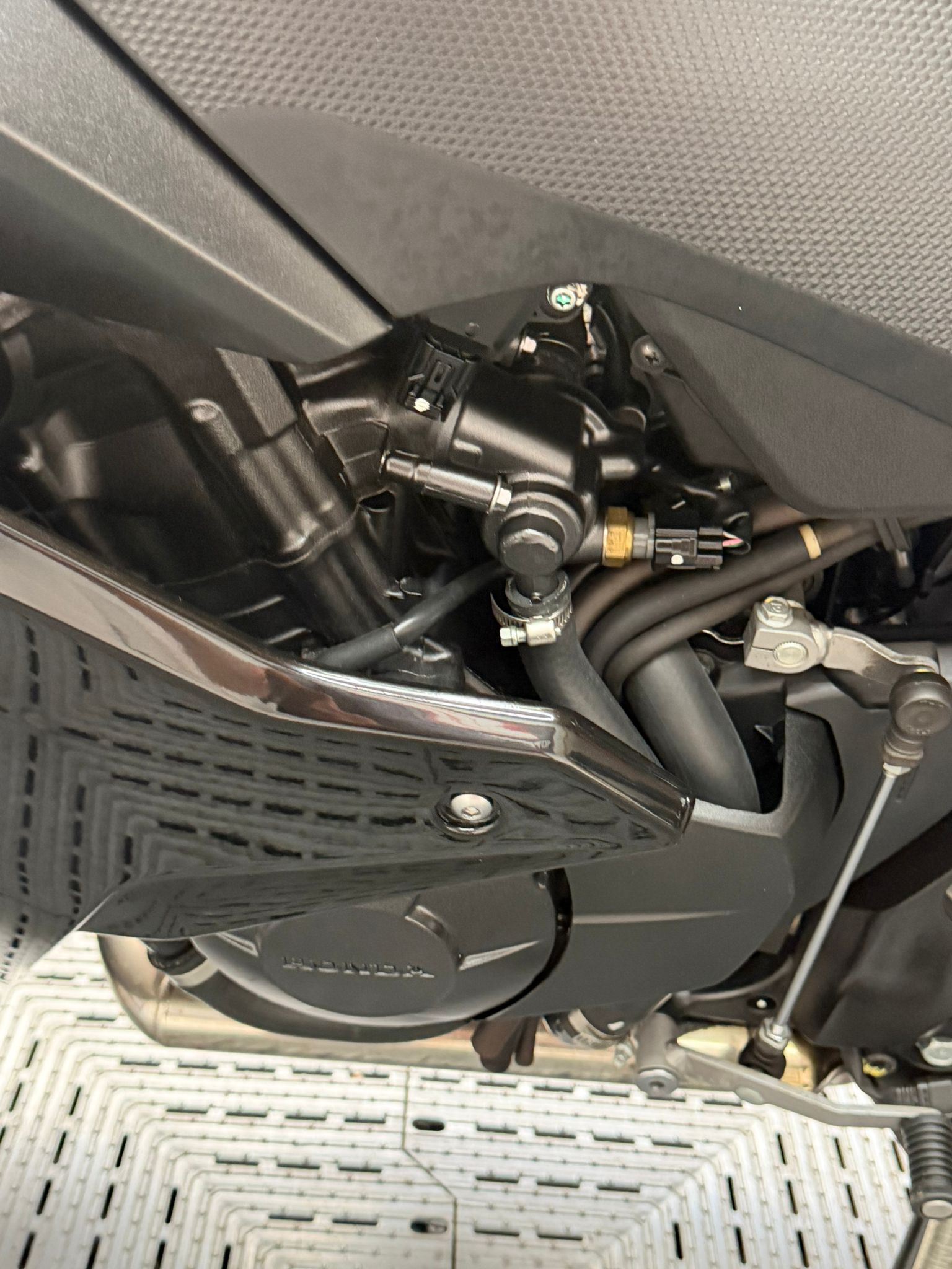 HONDA CBR600F - Image 10