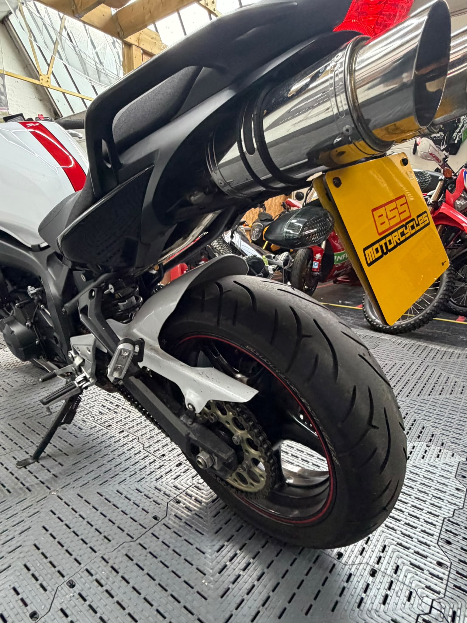 YAMAHA FZ6 FAZER 600 S2 - Image 11
