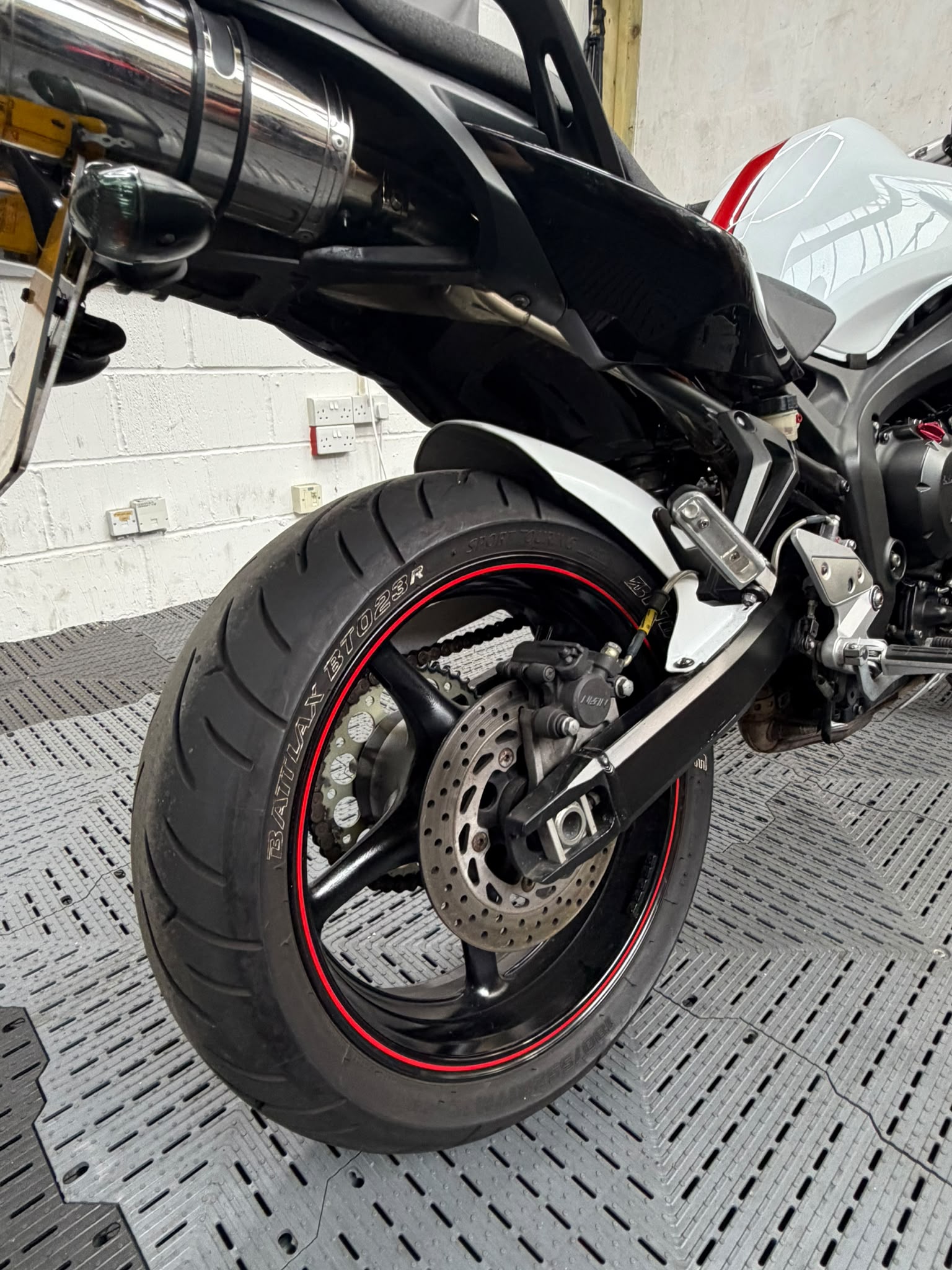 YAMAHA FZ6 FAZER 600 S2 - Image 15