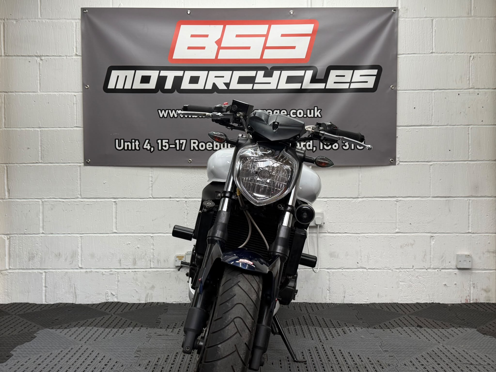 YAMAHA FZ6 FAZER 600 S2 - Image 3