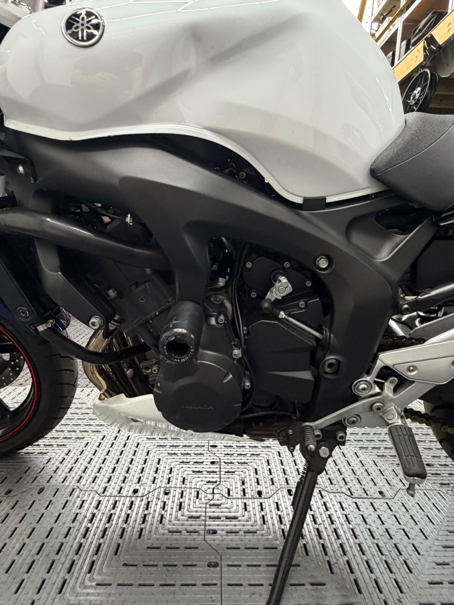 YAMAHA FZ6 FAZER 600 S2 - Image 10