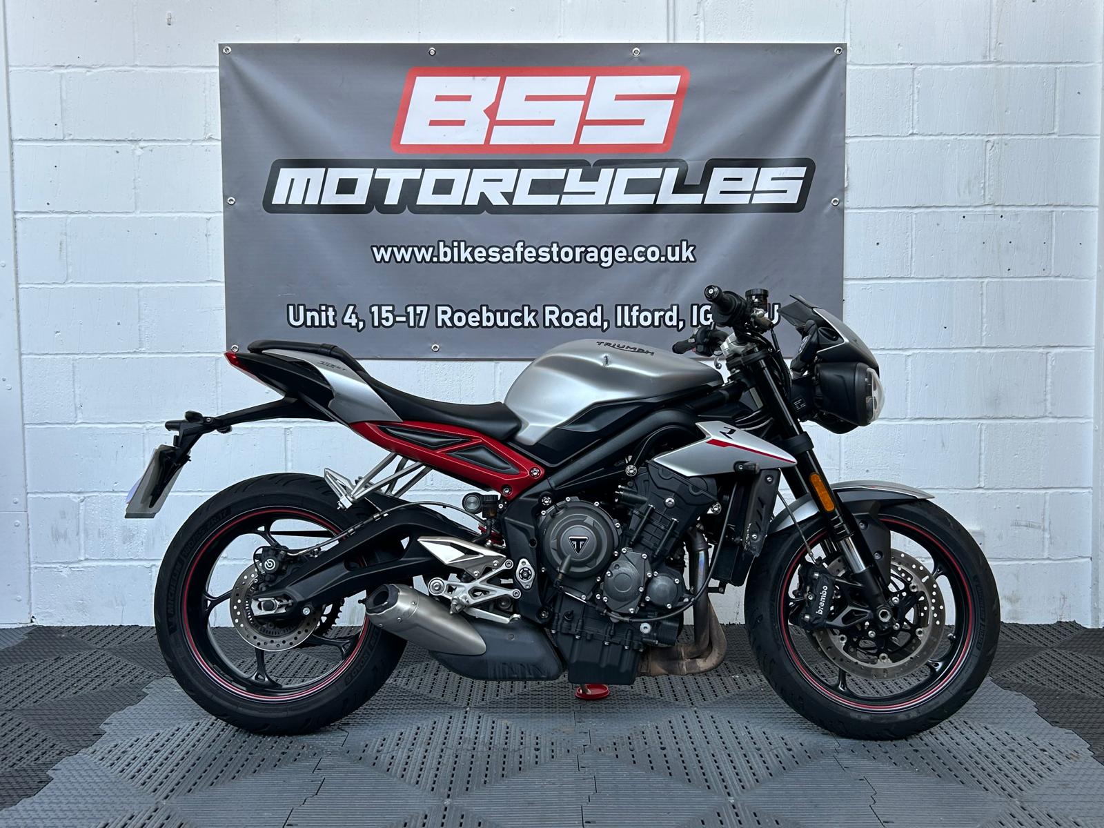 TRIUMPH STREET TRIPLE 765 R LOW
