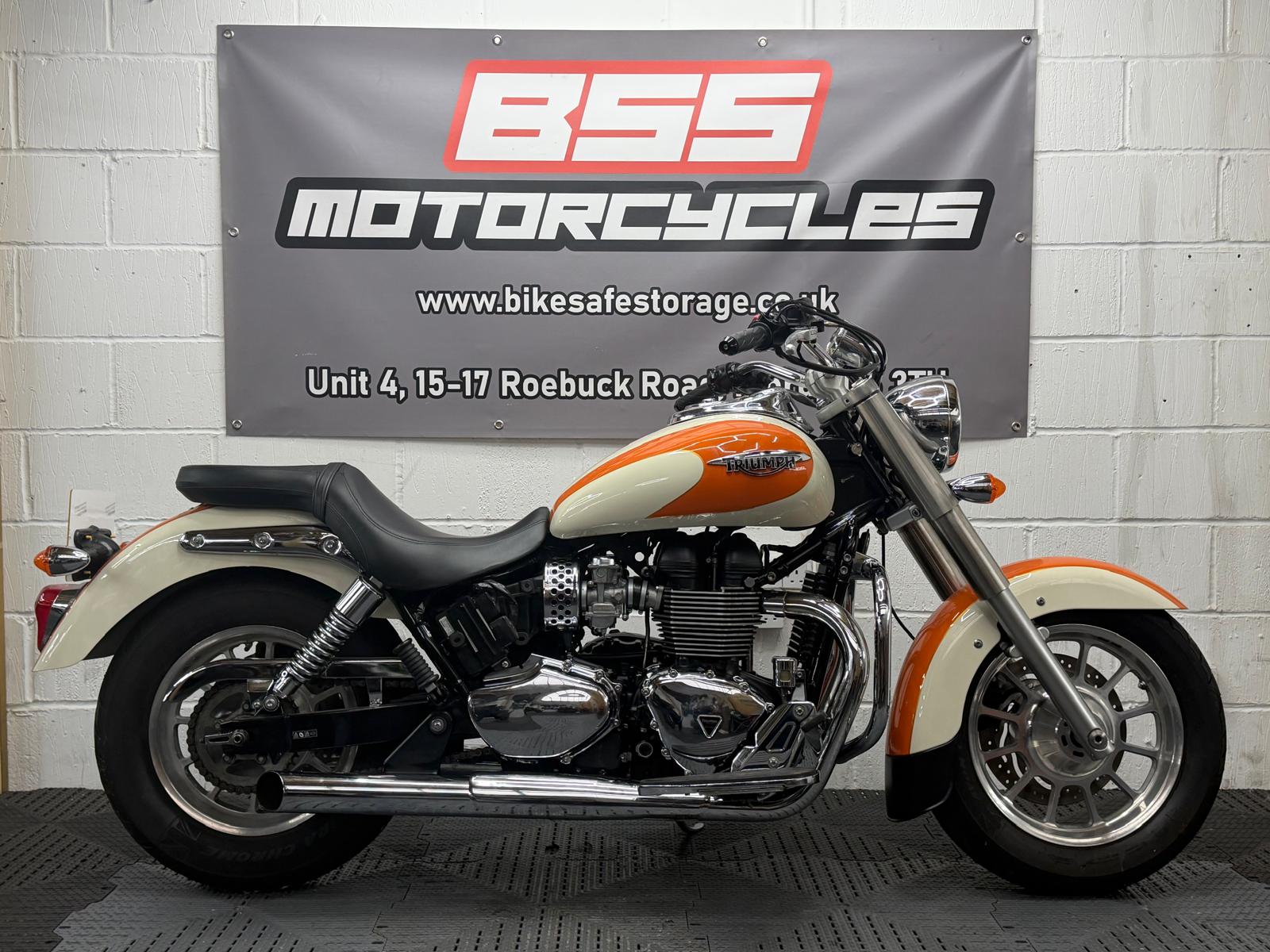TRIUMPH Bonneville America 865