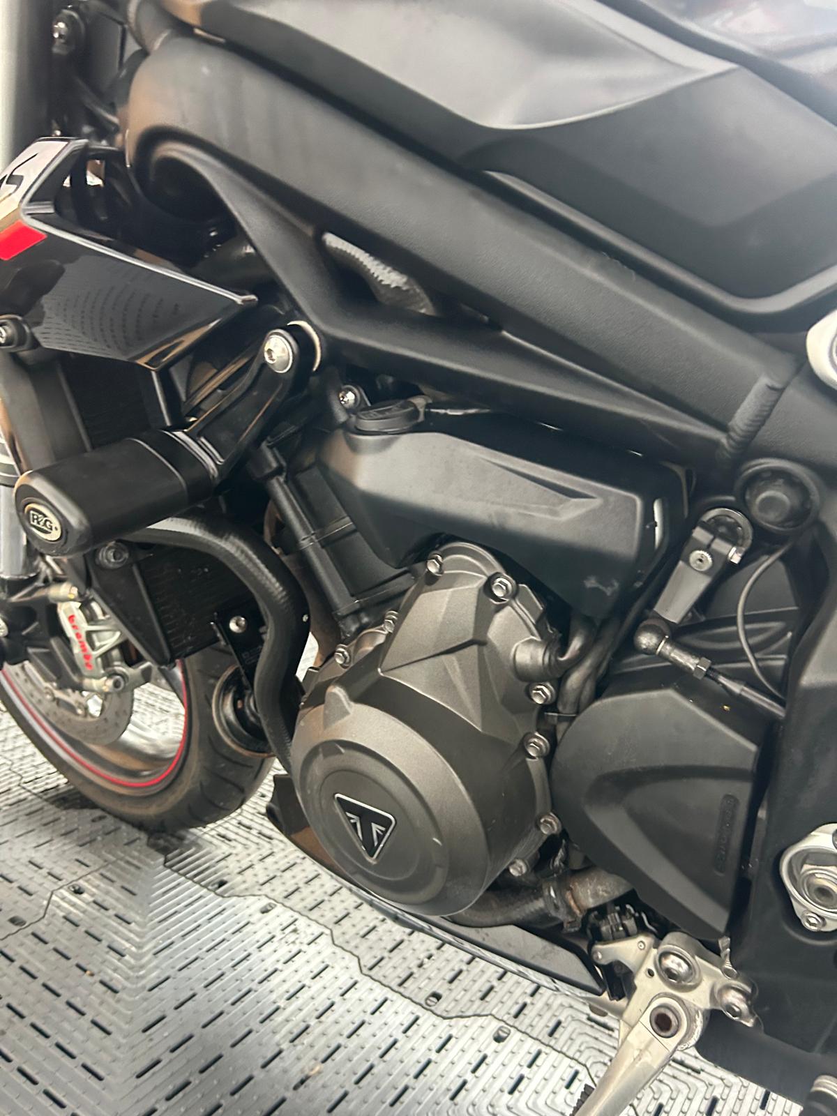 TRIUMPH STREET TRIPLE 765 RS - Image 11