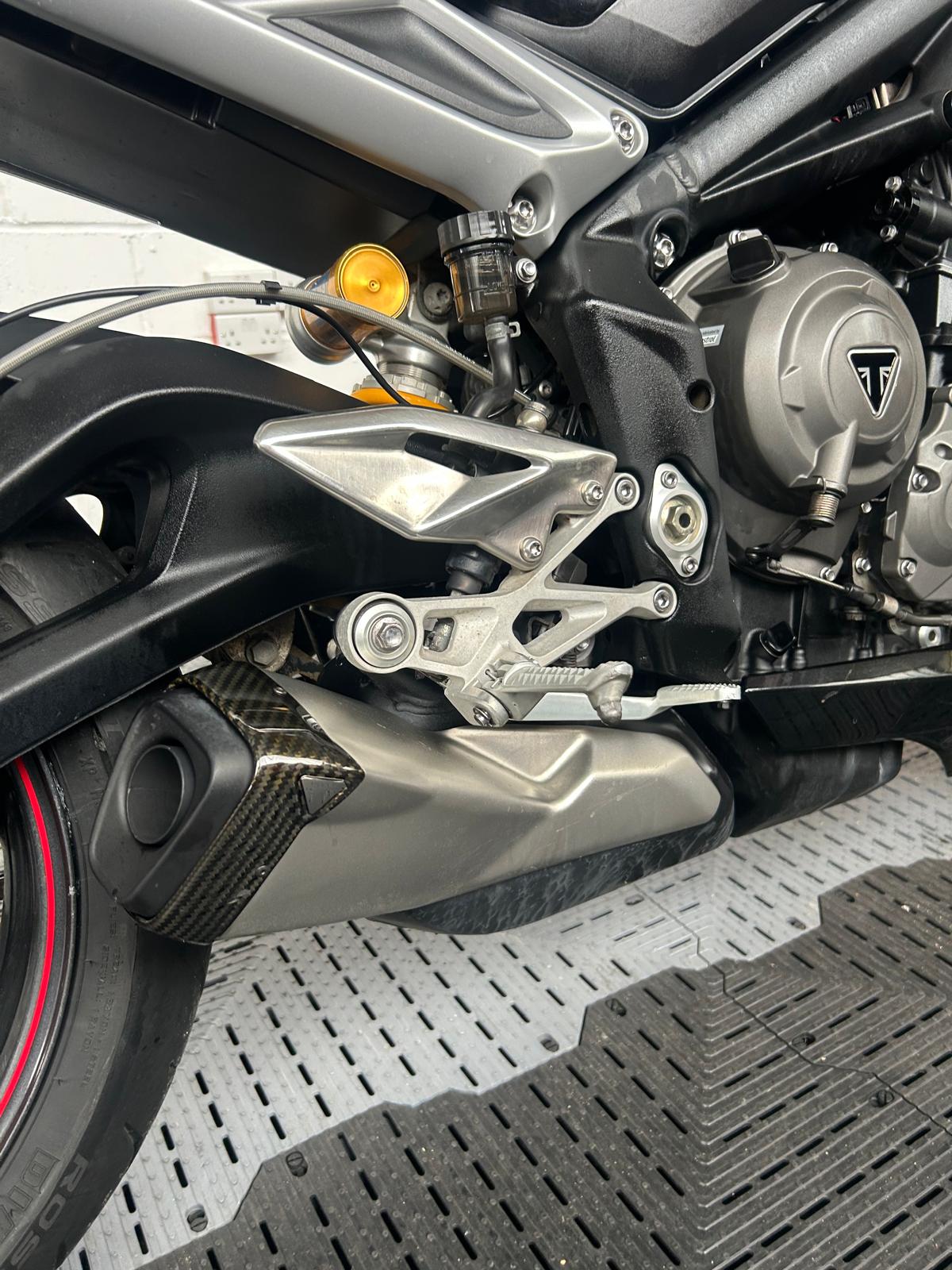 TRIUMPH STREET TRIPLE 765 RS - Image 14