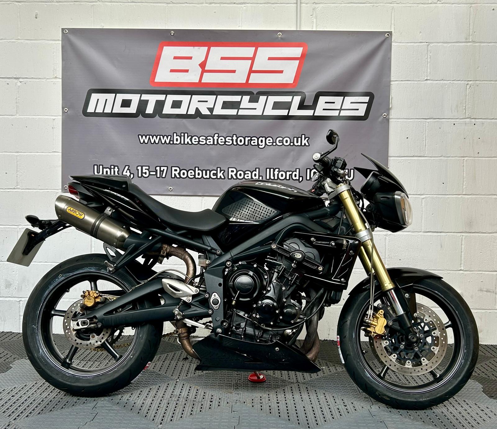 TRIUMPH STREET TRIPLE 675