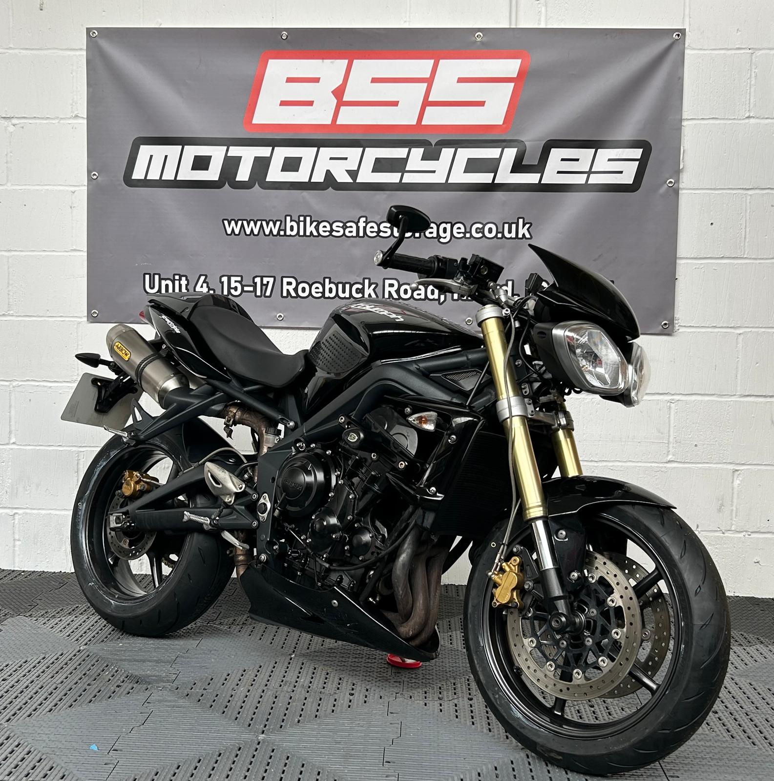 TRIUMPH STREET TRIPLE 675 - Image 2